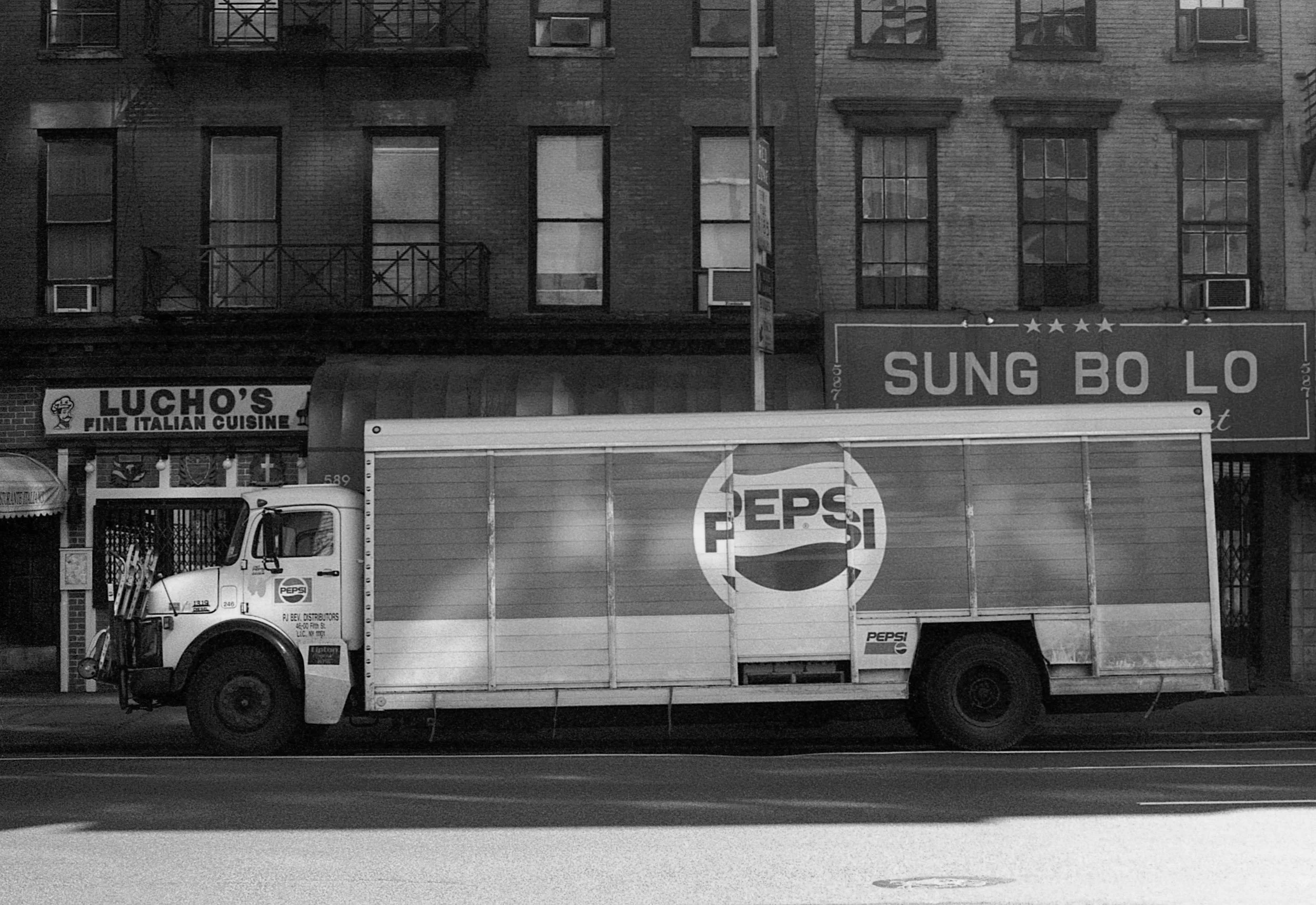 Stephen Clarke Pepsi New York 1996.jpg
