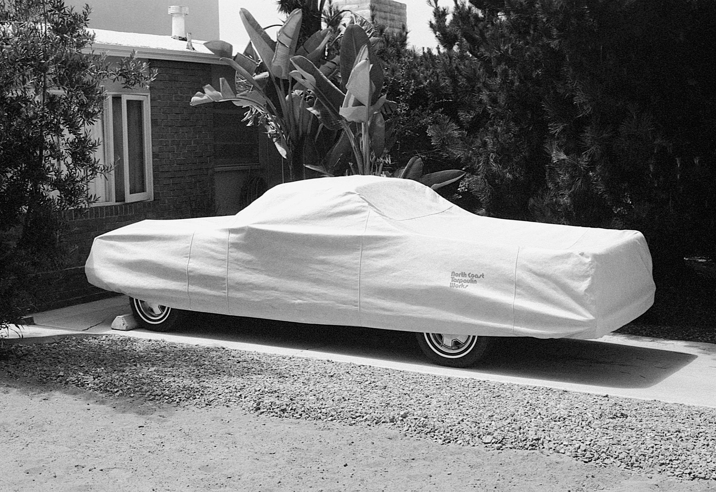 Stephen Clarke Covered car in drive 1987.jpg