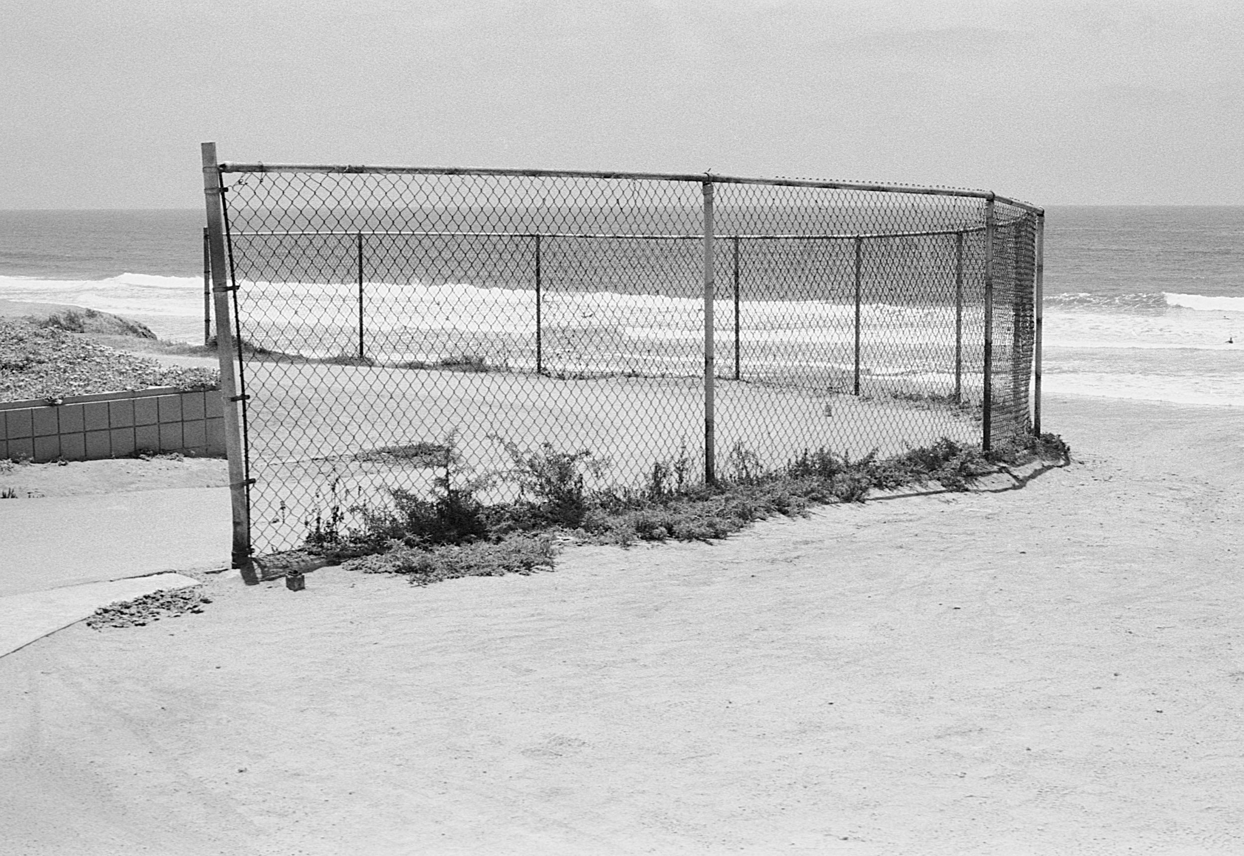 Stephen Clarke Curved fence San Diego 1987.jpg
