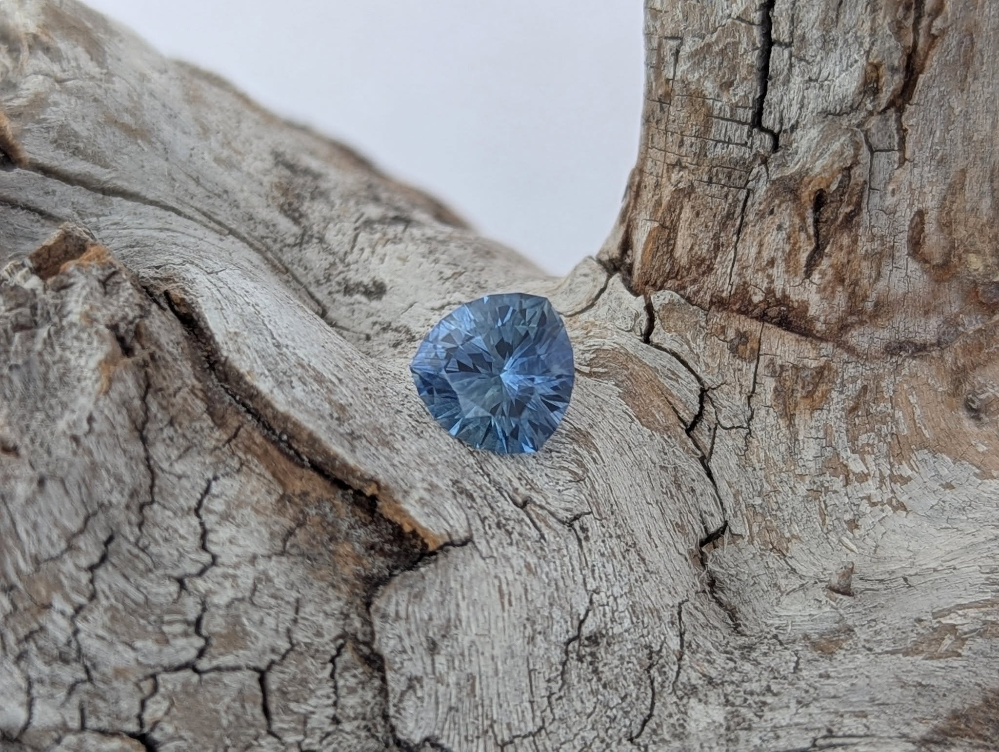 What would you make with this beauty? ✨💙

Featuring a stunning Montana Sapphire
⚖ 1.18ct
🔪 Trillion Cut
💙 Blue

#montanasapphire #trillioncut #bluesapphire #bluemontanasapphire