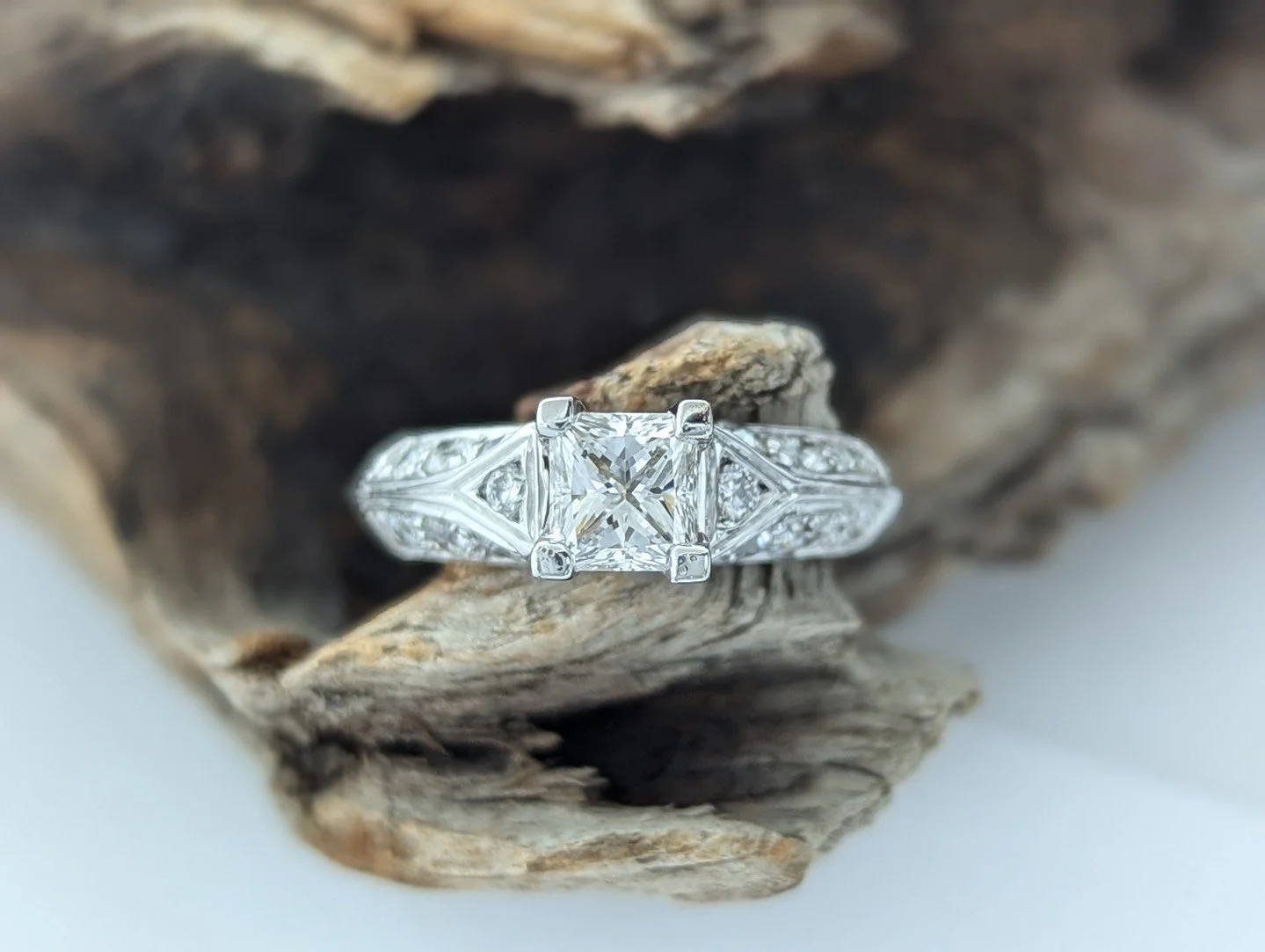 Montana Sapphires may be our one true love, but we can't resist vintage diamond jewelry!
Featuring a Vintage Diamond Ring in 18k White Gold
💰️ Original Price $13,650
✨️ Sale Price $6,825 ✨️
#vintagediamondring #vintagejewelry #diamond #jew