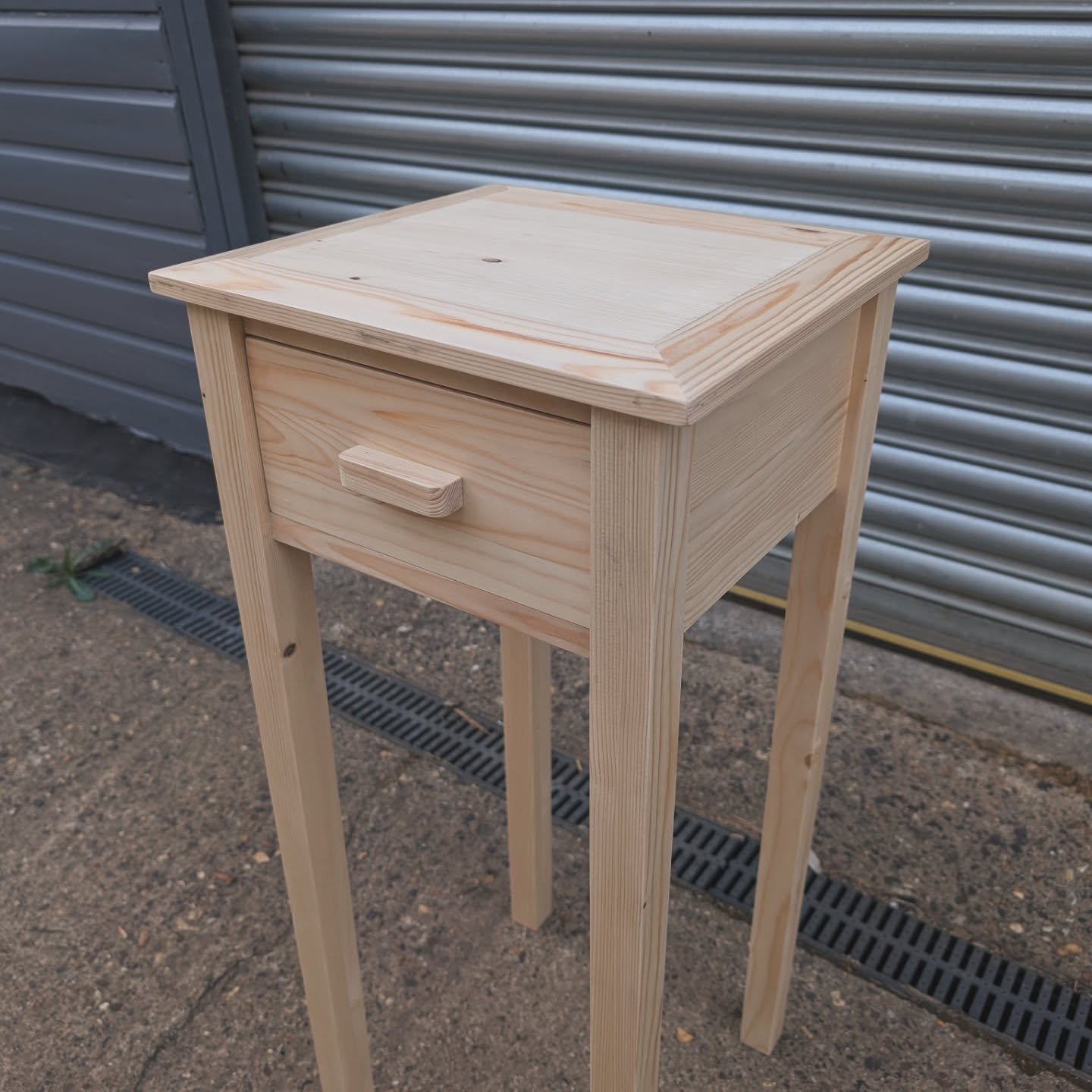 Side/End table done.
#Woodworking #HandmadeFurniture #Woodwork #Carpentry #DIYWoodwork #customfurniture