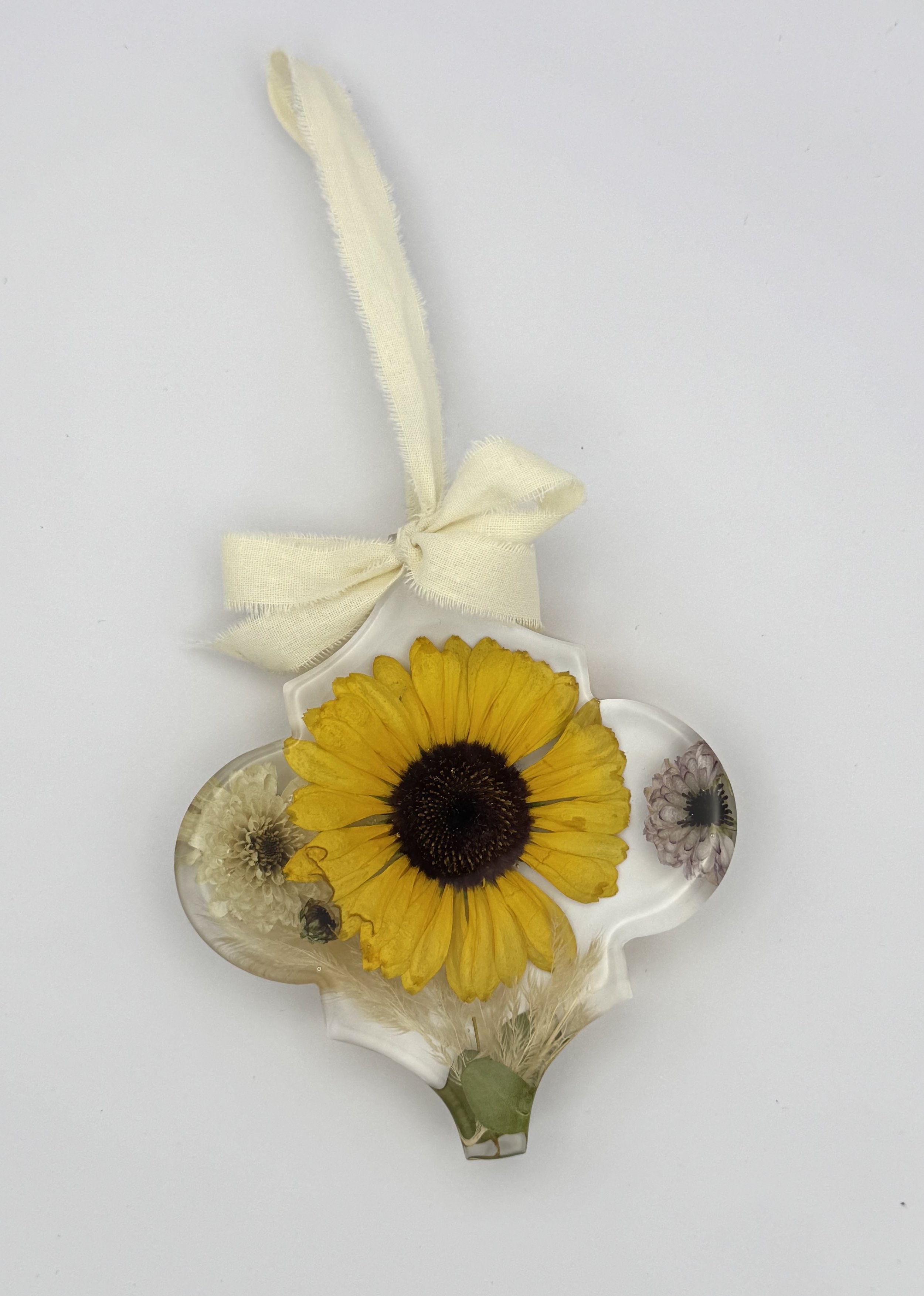 Custom floral resin ornaments, Flower preservation- preserving your wedding flowers or memorial flowers into custom resin art