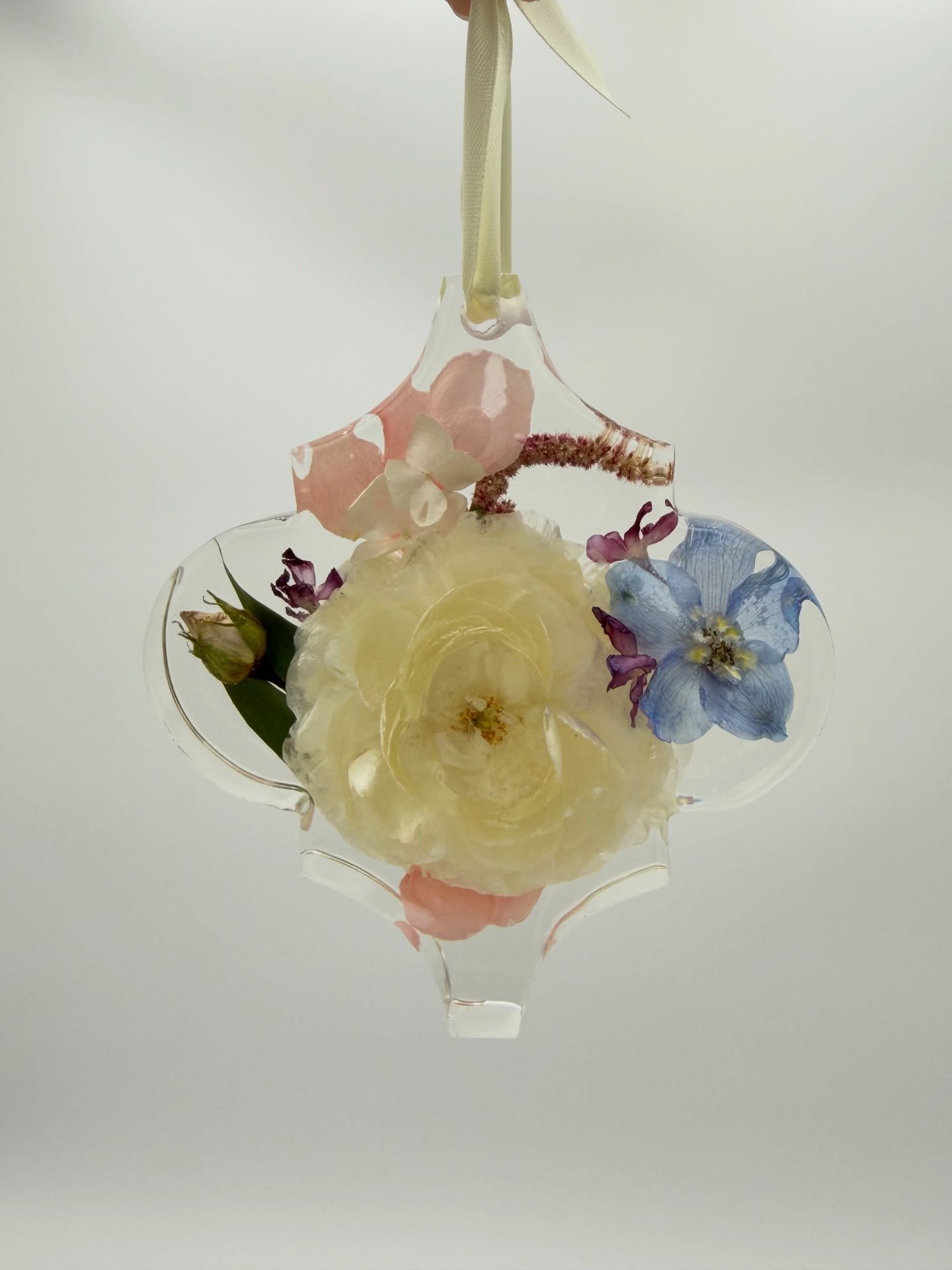 Ornaments and the love birds are the most popular add ons🌸

#love  #wedding #flowers #preservation #blessed