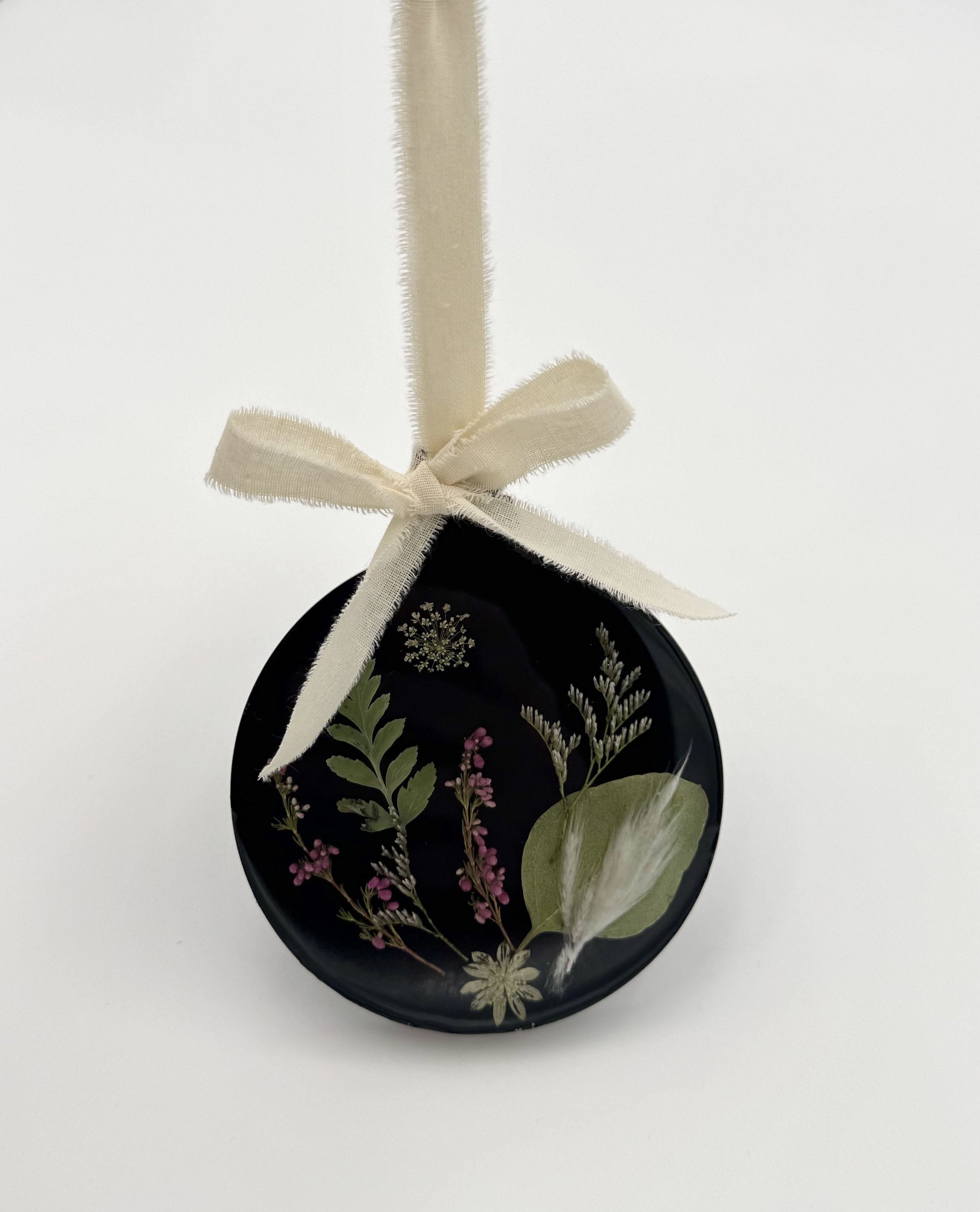 Custom floral resin ornaments, Flower preservation- preserving your wedding flowers or memorial flowers into custom resin art