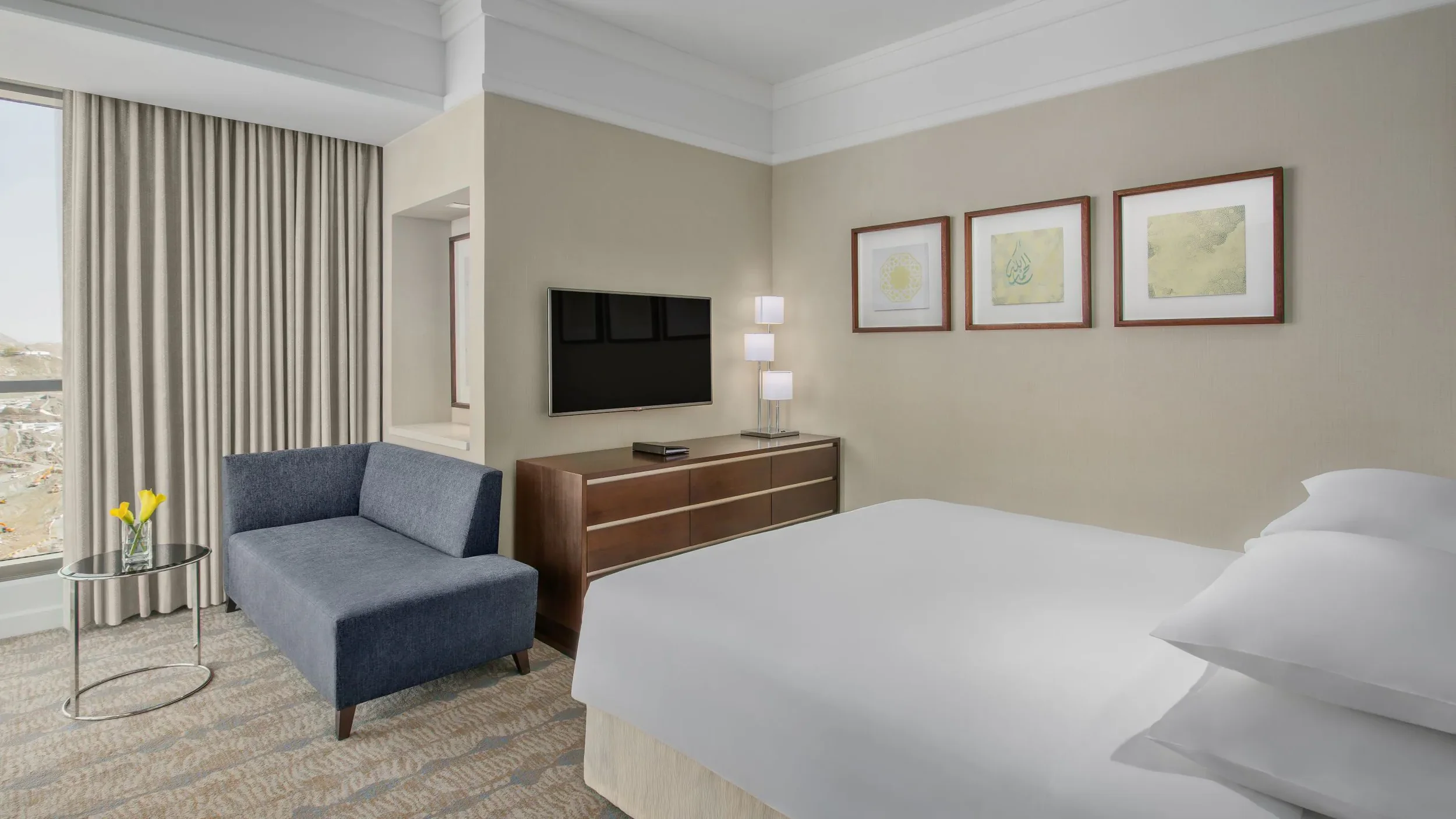 Hyatt-Regency-Makkah-P012-King-Bedroom.16x9.webp