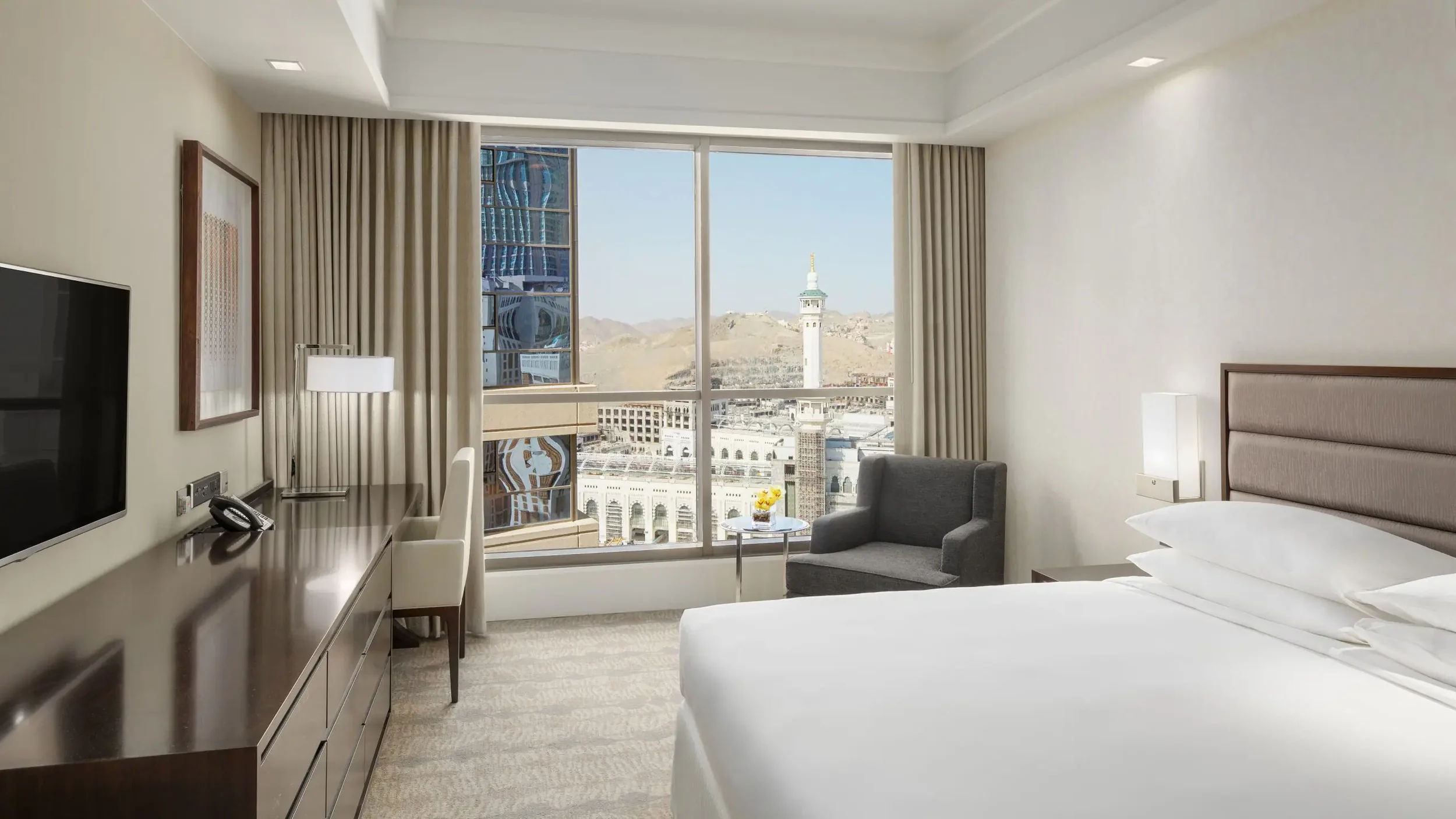 Hyatt-Regency-Makkah-P019-King-Bedroom-with-View.16x9.webp