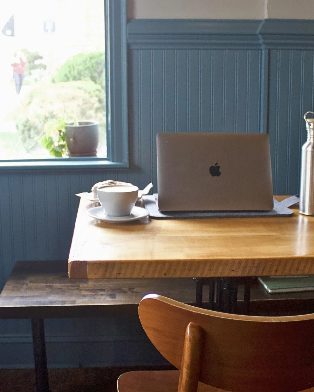 For our guests who work remotely, we made a list of our favorite nearby cafes that are laptop friendly. Read the blog post on our website - link in bio. And always remember to be considerate of other guests and tip your baristas!
