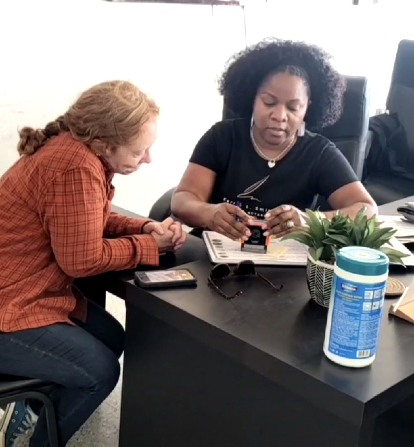 Kerrie completing a professional mortgage-document notarization in Indianapolis