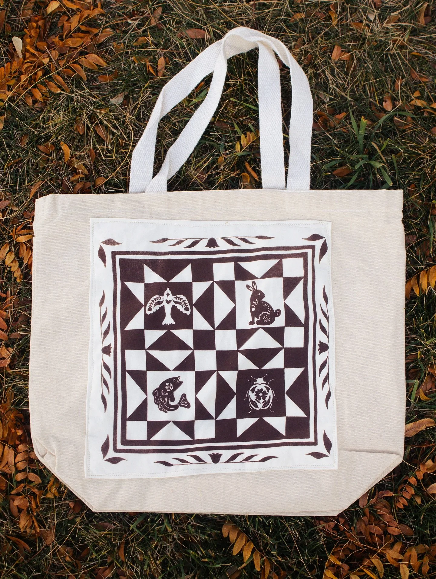 the perfect patchwork tote.
set your alarms for 6:00pm MST to get one into your hands 🙌🏻 
#handmade