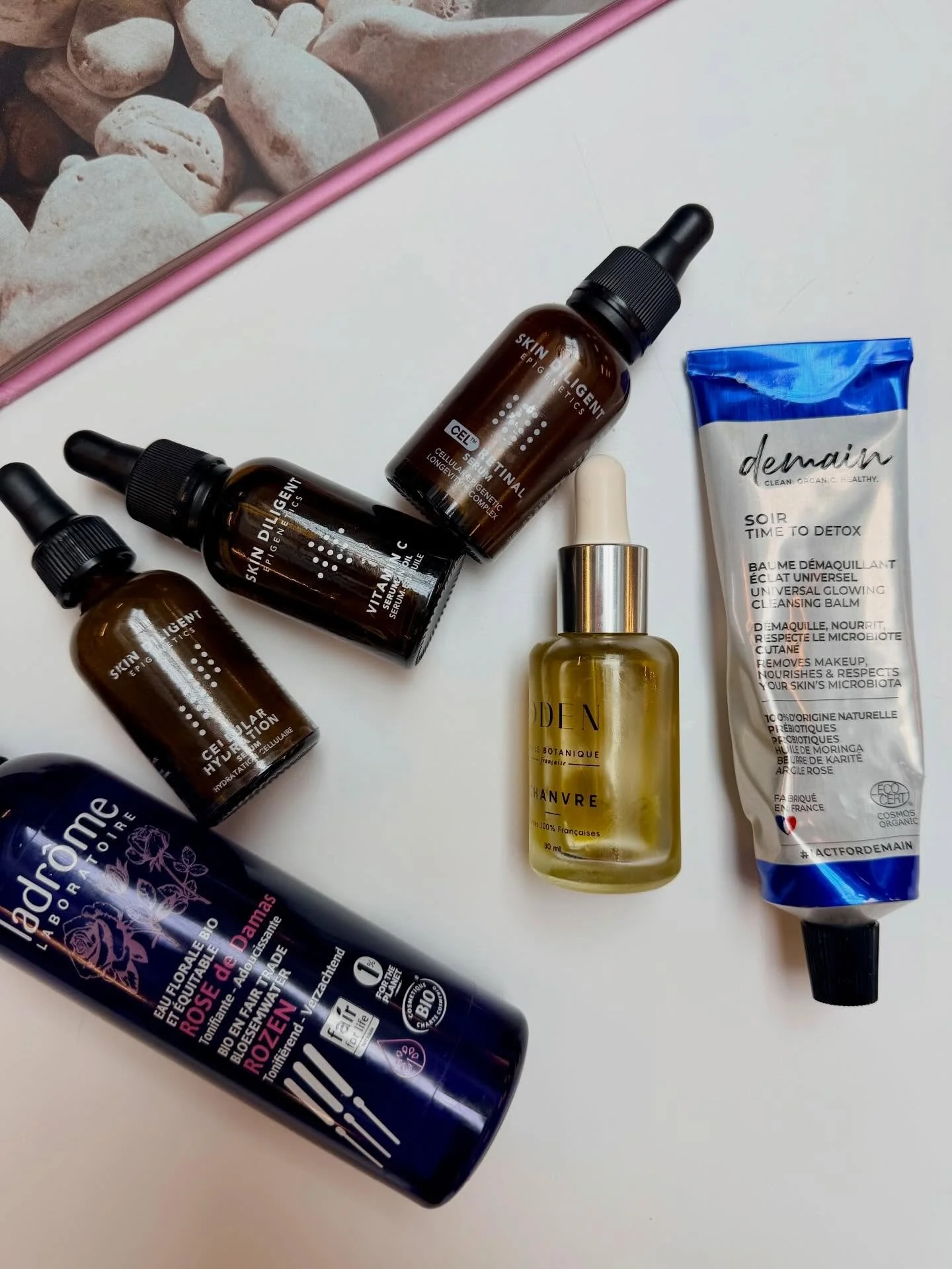 Ma routine skincare du moment, je l&rsquo;adore ! Ma peau est au top
☀️ Jour : 
- hydrolat &agrave; la rose de chez @ladrome.bio 
- acide hyaluronique @skindiligent 
- s&eacute;rum en huile Vitamine C @skindiligent 
- Et enfin il n&rsquo;est pas sur 