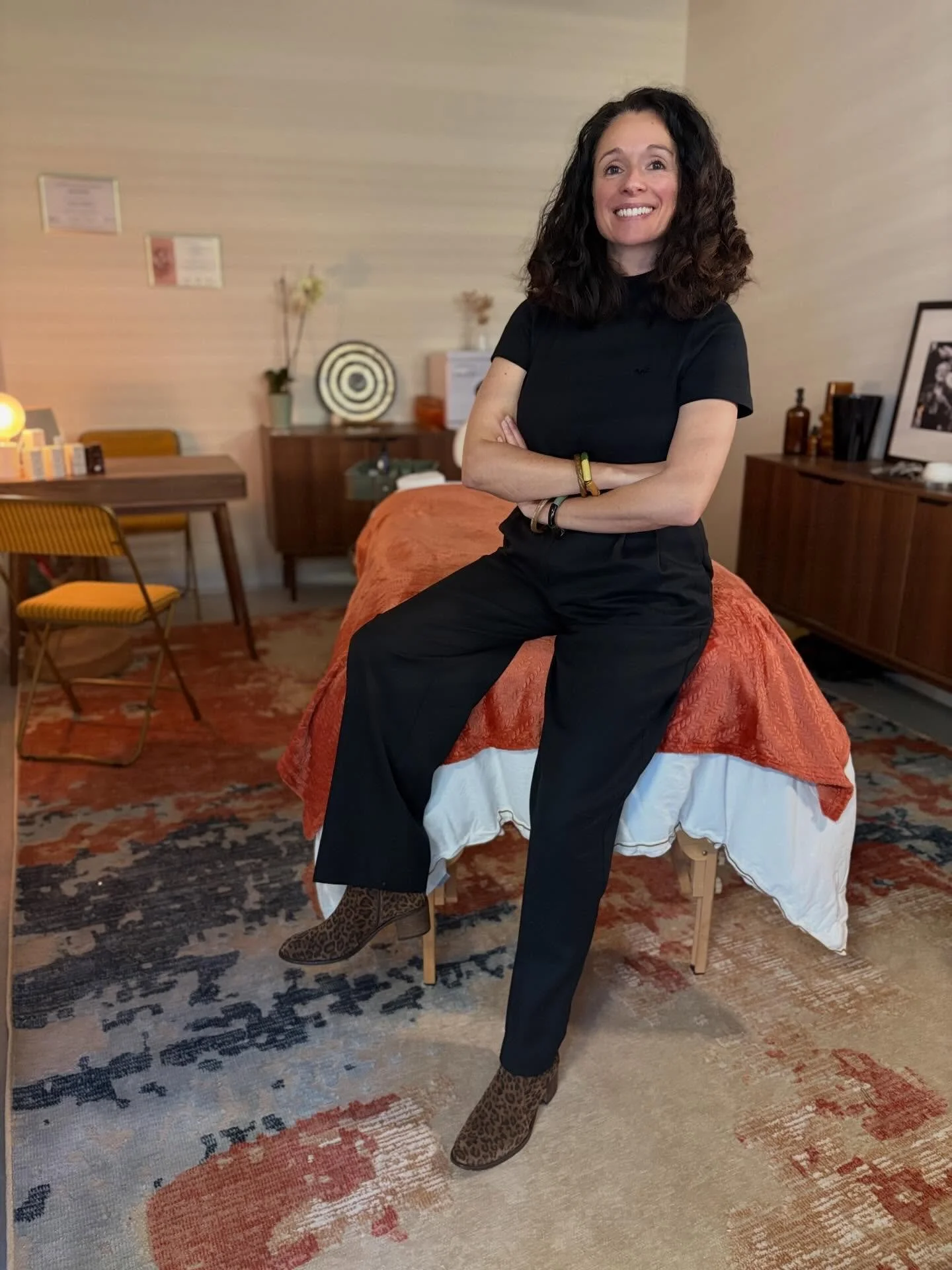 Mon chemin vers le &ldquo;bien vieillir&rdquo; a commenc&eacute; il y a un moment.

Je me suis d&rsquo;abord form&eacute;e en naturopathie, avec une &eacute;vidence : le corps a une intelligence incroyable. Comprendre les m&eacute;canismes du vieilli