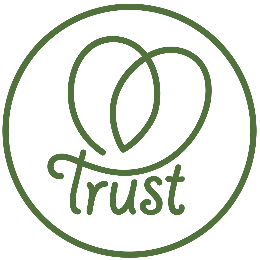 Logo vert avec un cercle contenant une feuille stylisée et le mot "trust" écrit en dessous.