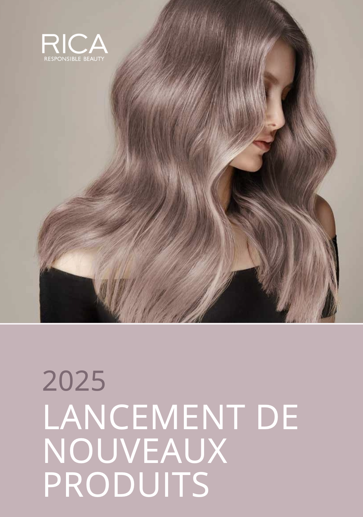 Couverture d'un catalogue de produits capillaires de la marque RICA pour l'année 2025, montrant une femme aux cheveux longs bouclés de couleur rose pastel.
