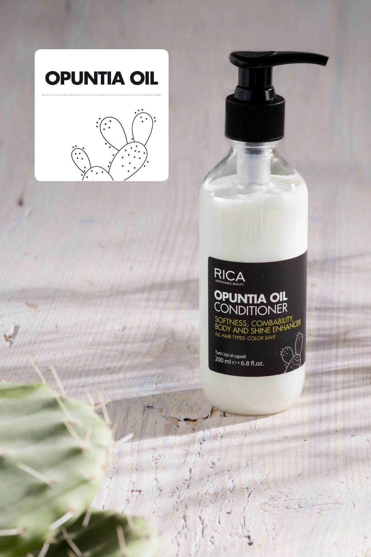 Une bouteille de conditionneur capillaire Opuntia Oil sur une surface en bois clair avec un cactus en partie visible à gauche.