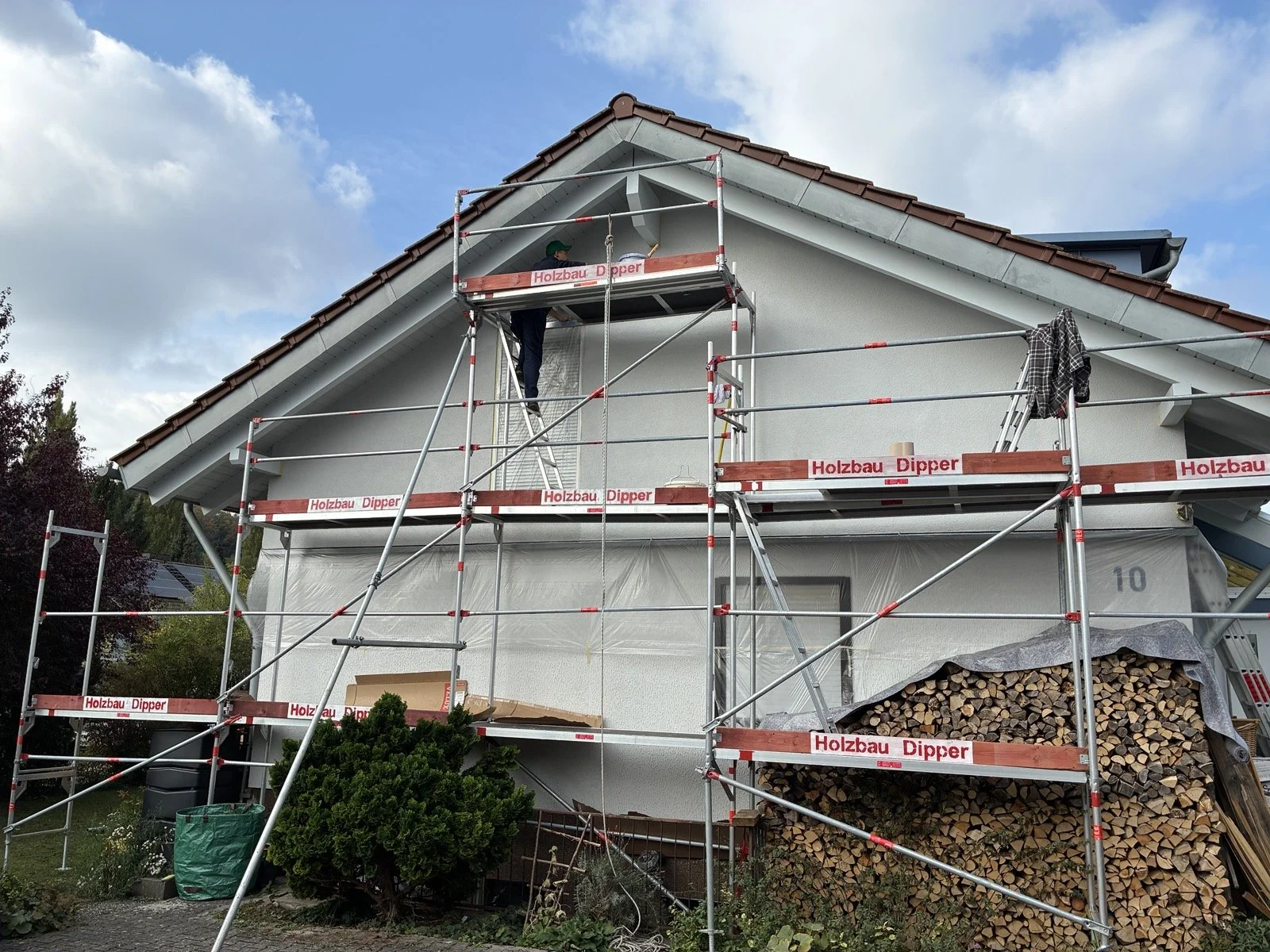Schutz und Arbeitsgerüst Holzbau Dipper.jpeg