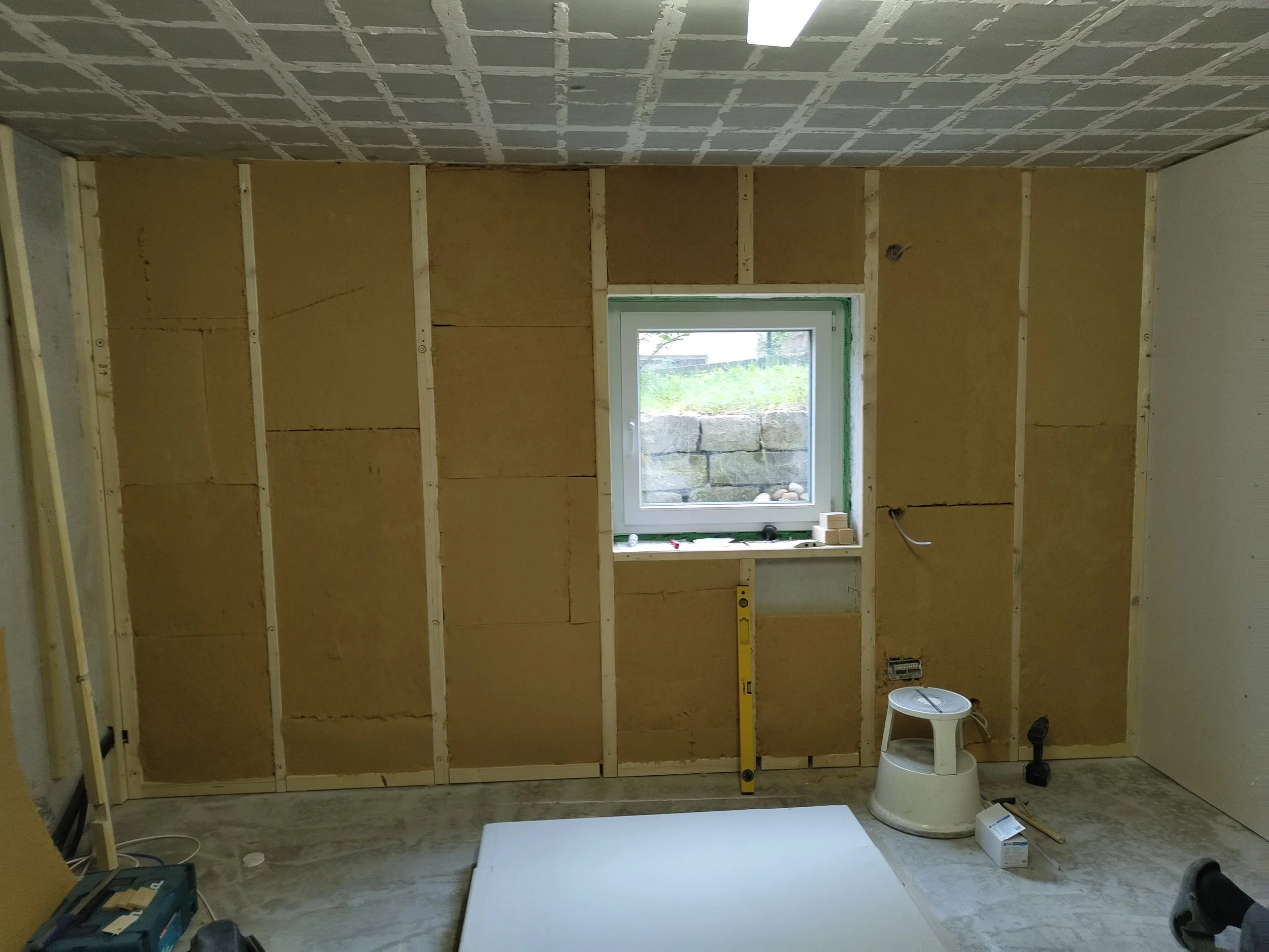 Kellerwand dämmen von Innen mit Holzwolle Holzbau Dipper.jpg
