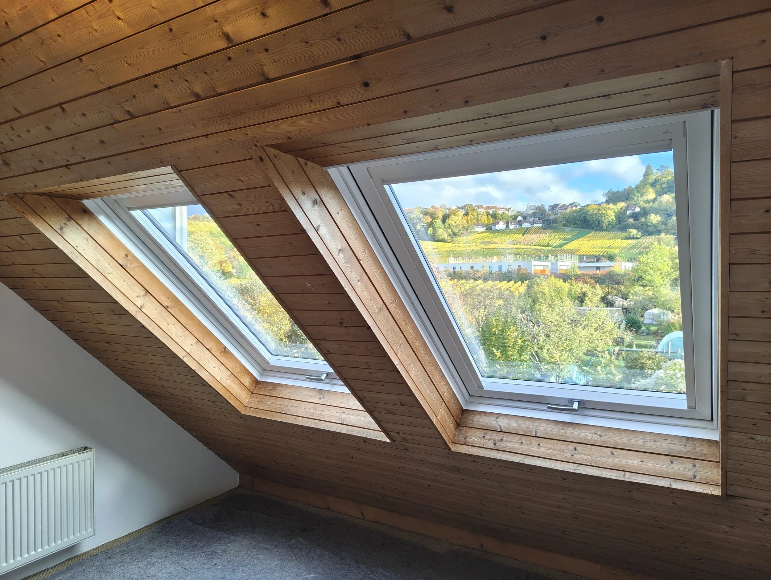 Dachfensteraustausch mit erhalt der alten Innenverkleidung.jpg