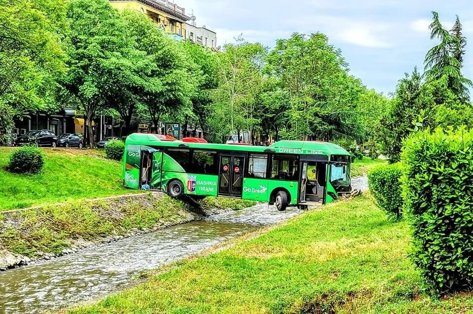 Bus_Stuck.JPG
