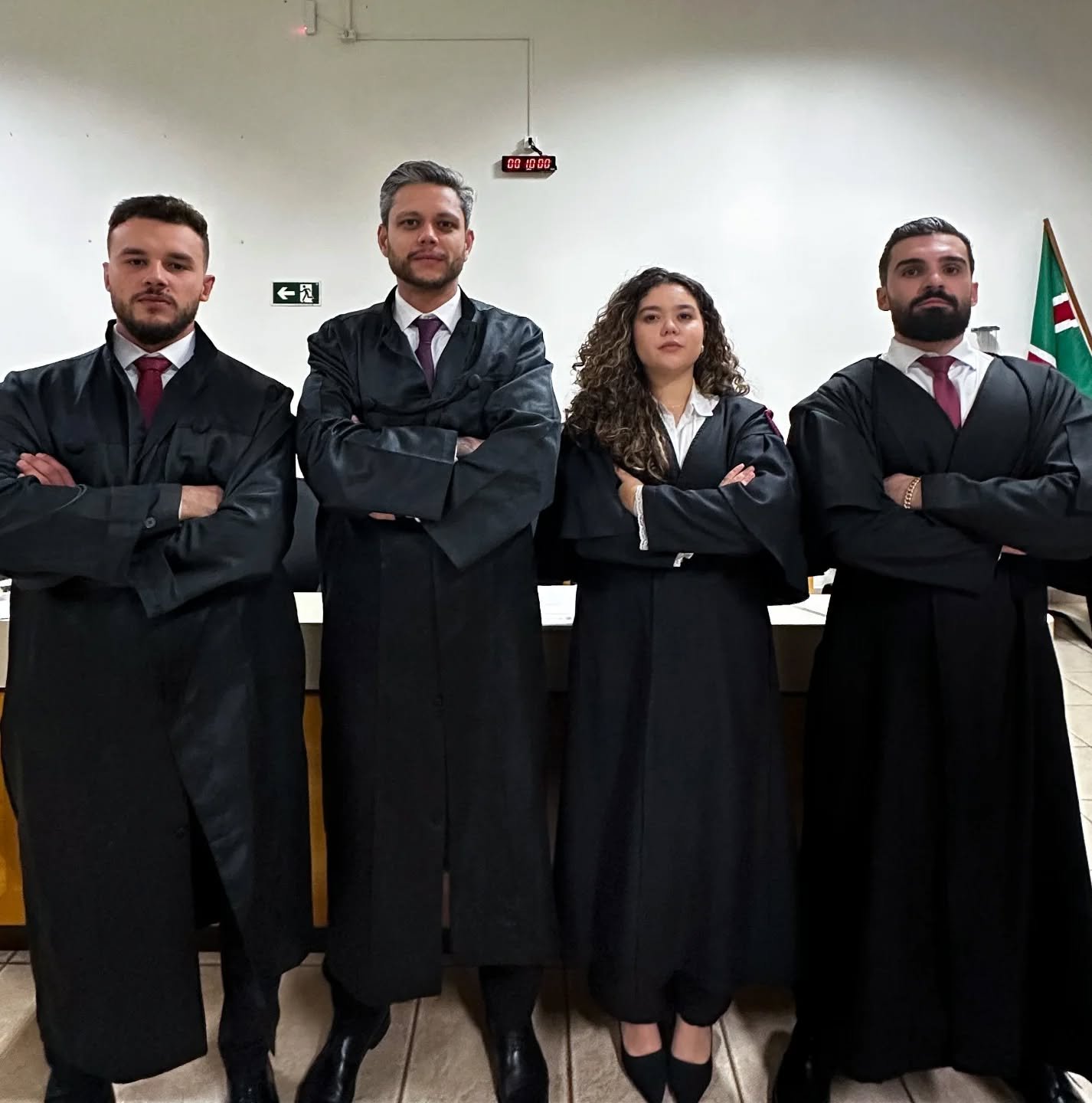 Ap&oacute;s esses dias intensos, cruzar o Estado e mais de 12 horas em plen&aacute;rio, o resultado reflete nossos esfor&ccedil;os. Estar ao lado dos doutores em mais um j&uacute;ri &eacute; aprendizado e inspira&ccedil;&atilde;o, obrigada pela confi