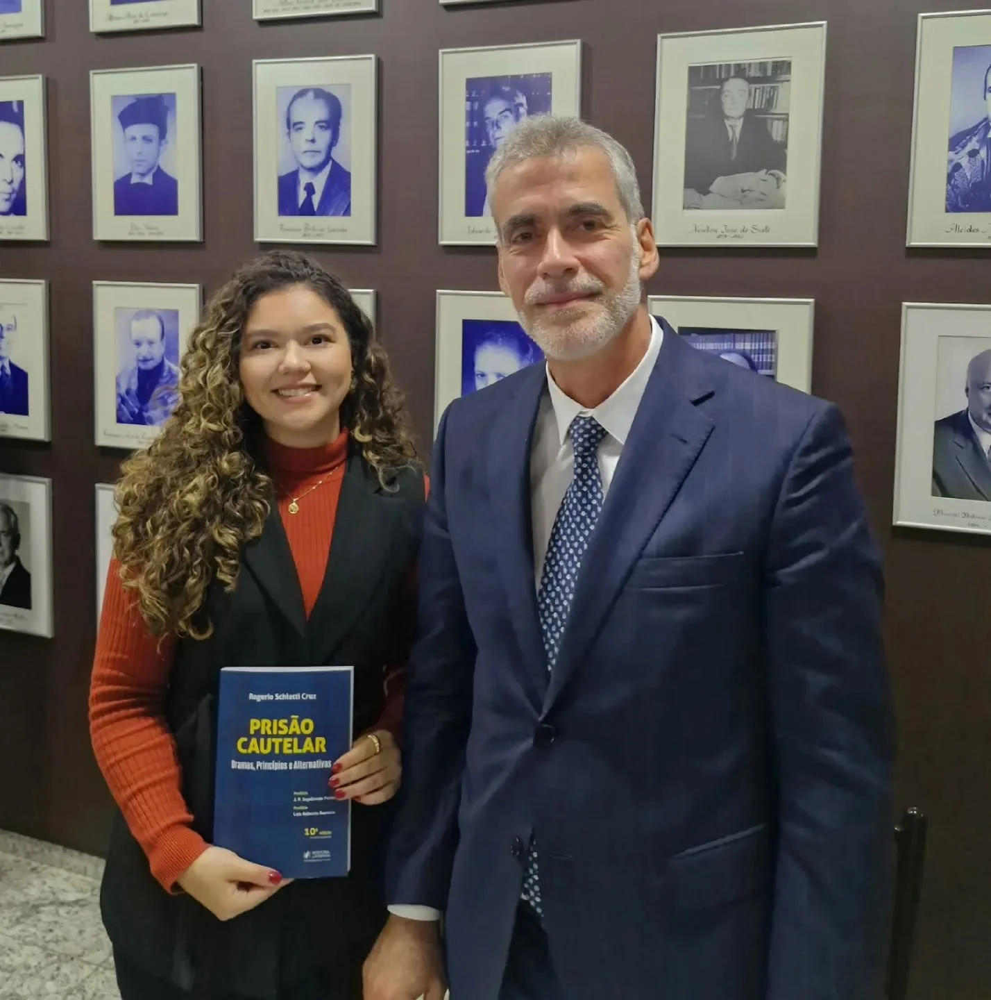 Semana encerrada com um evento espetacular proporcionando pela @cac_oabpr e @oab_pr 

Foi um privil&eacute;gio participar do lan&ccedil;amento das obras, e ainda ter a oportunidade de ouvir os ensinamentos desses profissionais de grande admira&ccedil