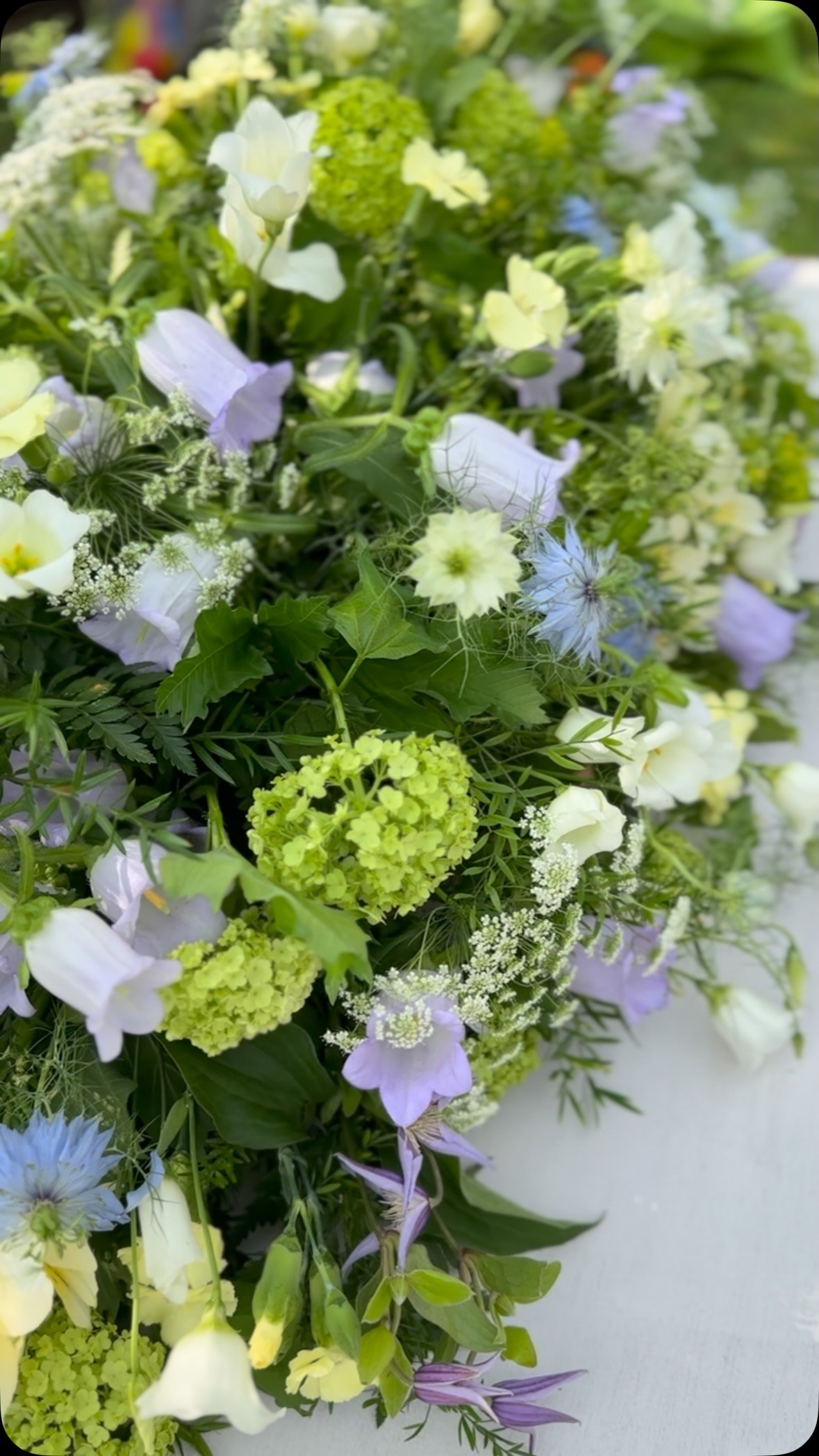 It’s an honour to be featured in the @farewellflowers directory. I believe that truly meaningful floral tributes are deeply personal, and that’s why I prioritise family input. This arrangement is a beautiful example, with the colours and