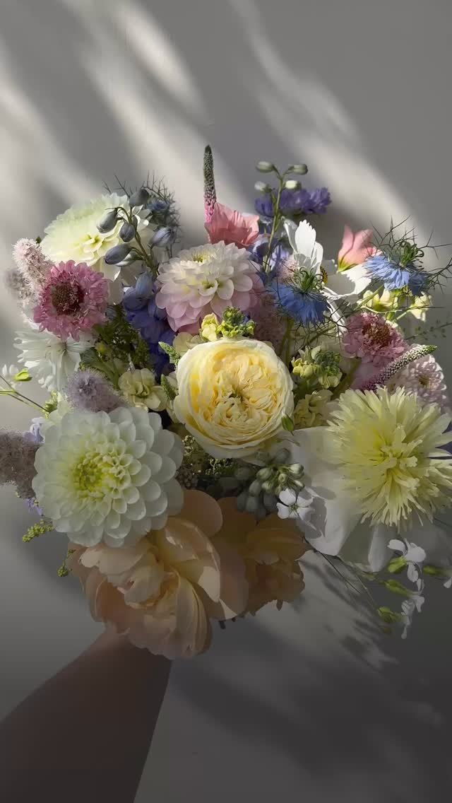 Throwback to a Beautiful Weekend at Townend Farm! πΈβοΈ
Just a couple of weeks ago, Townend Farm was set up and ready to go. All the couples families were getting stuck in to dress the tipi. A final flourish of pastel, seasonal flowers completed the l