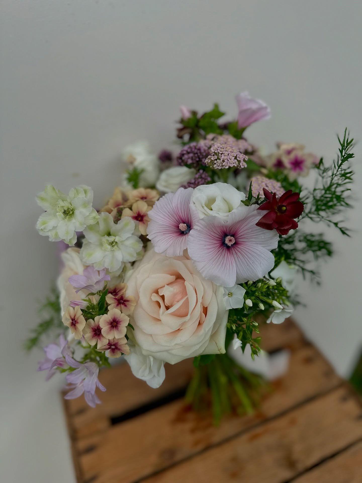Hey, Bridesmaids can have showstopper bouquets too! Well they can in my world! They always turn out slightly different from the last, but at least they have their very own personalities π #bridesmaids #bridesmaidsbouquet #gardenstylebouquet #yorkshi