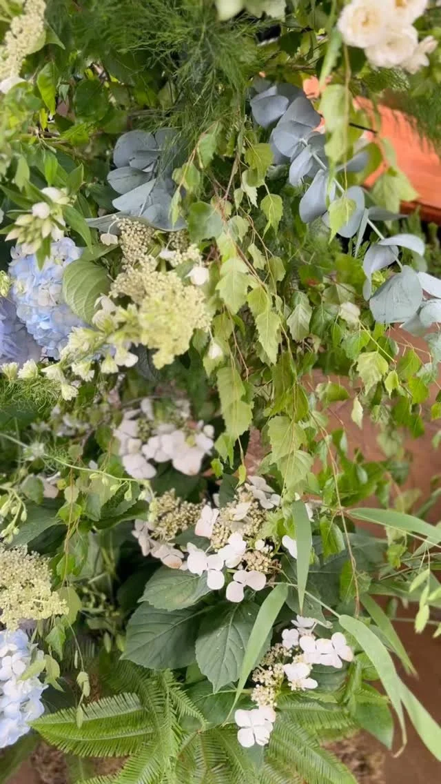 Stepping into an enchanted forest, right here at Bedern Hall York! β¨ We absolutely loved creating this whimsical, deconstructed arch for a recent event.
Our inspiration? The organic beauty of nature, with lush greenery cascading and delicate blooms p