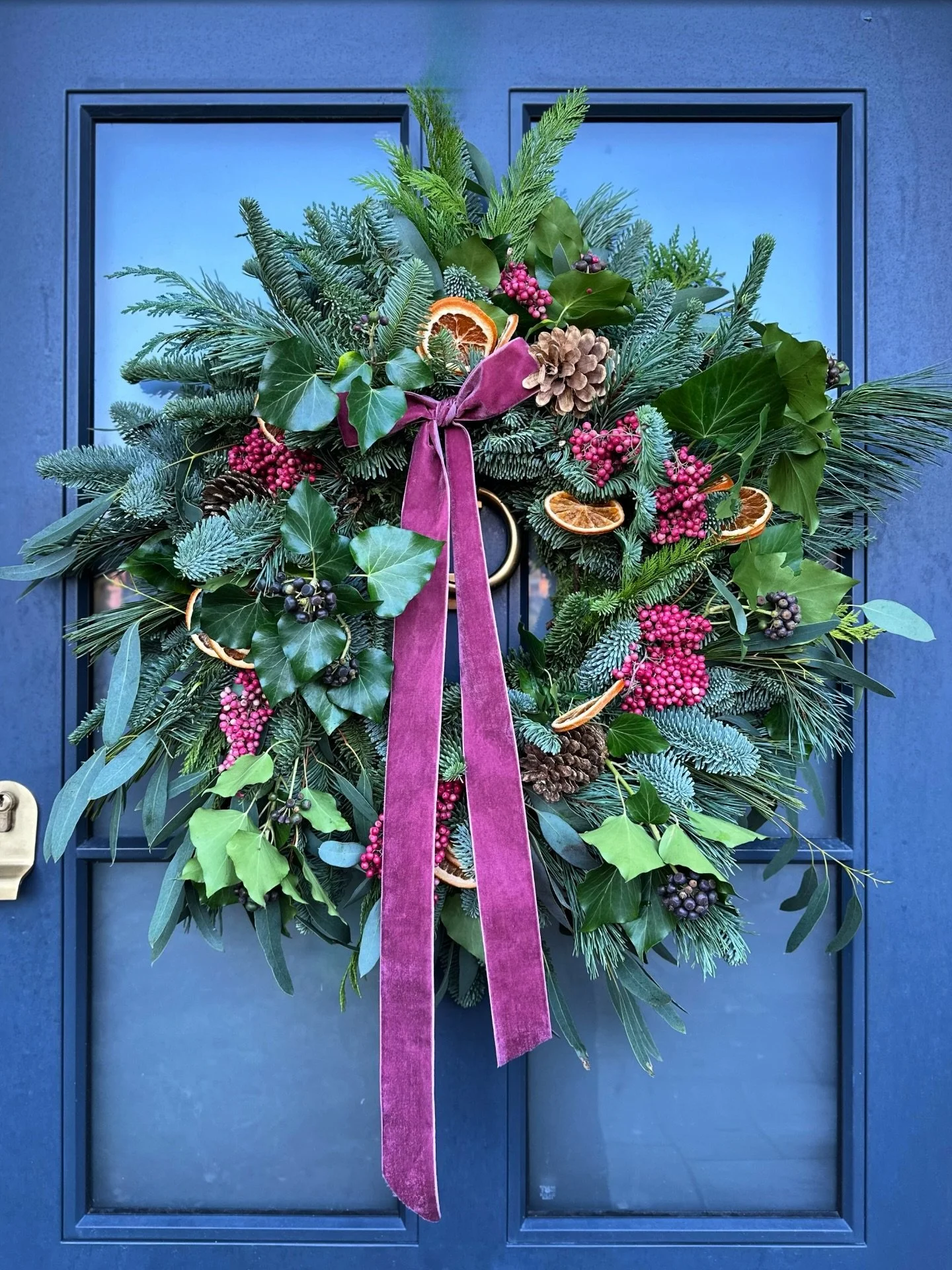 Can I keep you?! Afraid not&hellip;..it&rsquo;s off to its new home! I&rsquo;m busy elving away in my workshop making lots of very festive bouquets and wreaths this week. Lots of styles on the shop (link in bio) Let me know if you&rsquo;d like one to