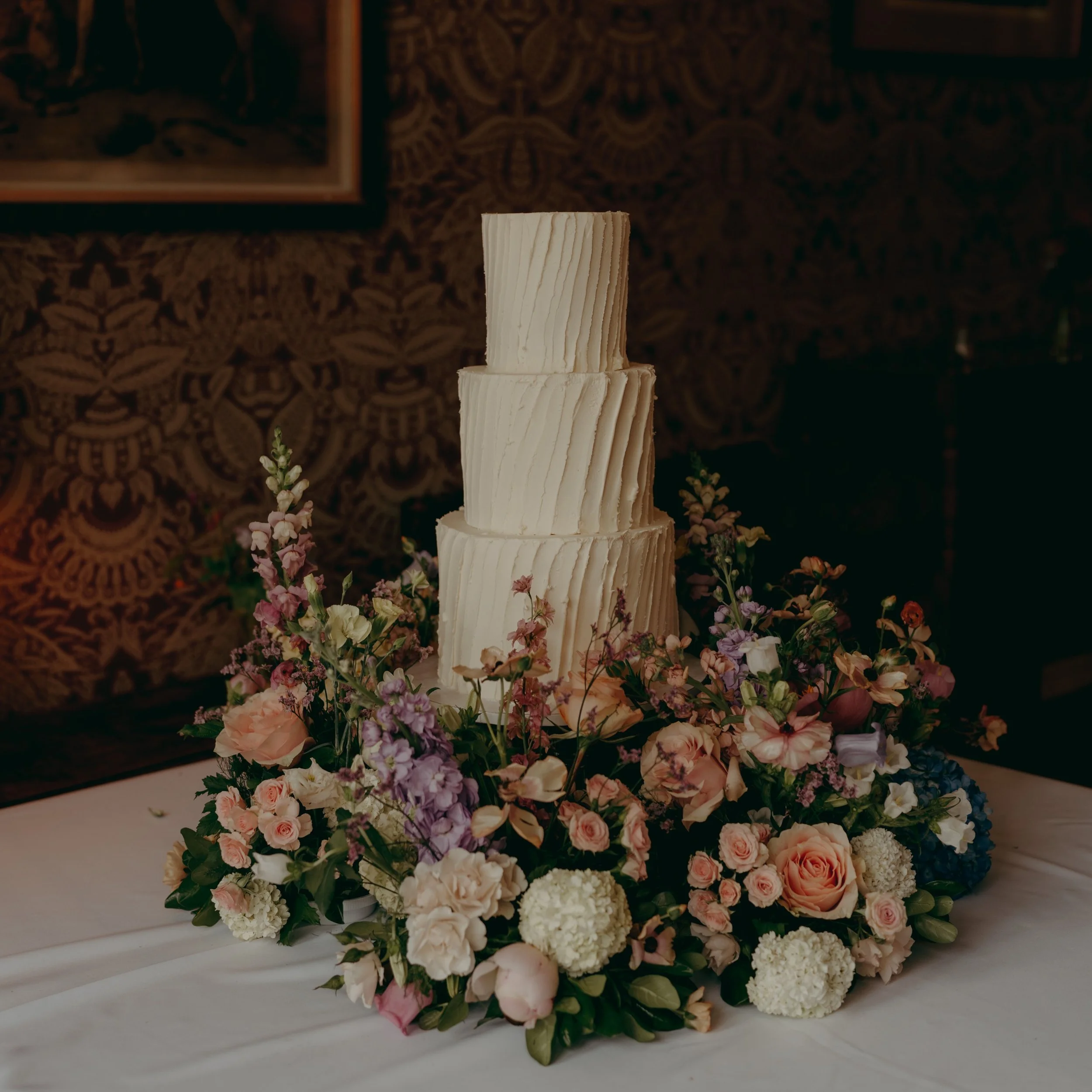 C A K E M E A D O W - Because a beautiful cake deserves an equally beautiful garden to rest in. So obsessed with how this romantic cake meadow came together for E &amp; H. Stunning cake made by @bakezillasbespokecakes Captured perfectly by @jossdenha