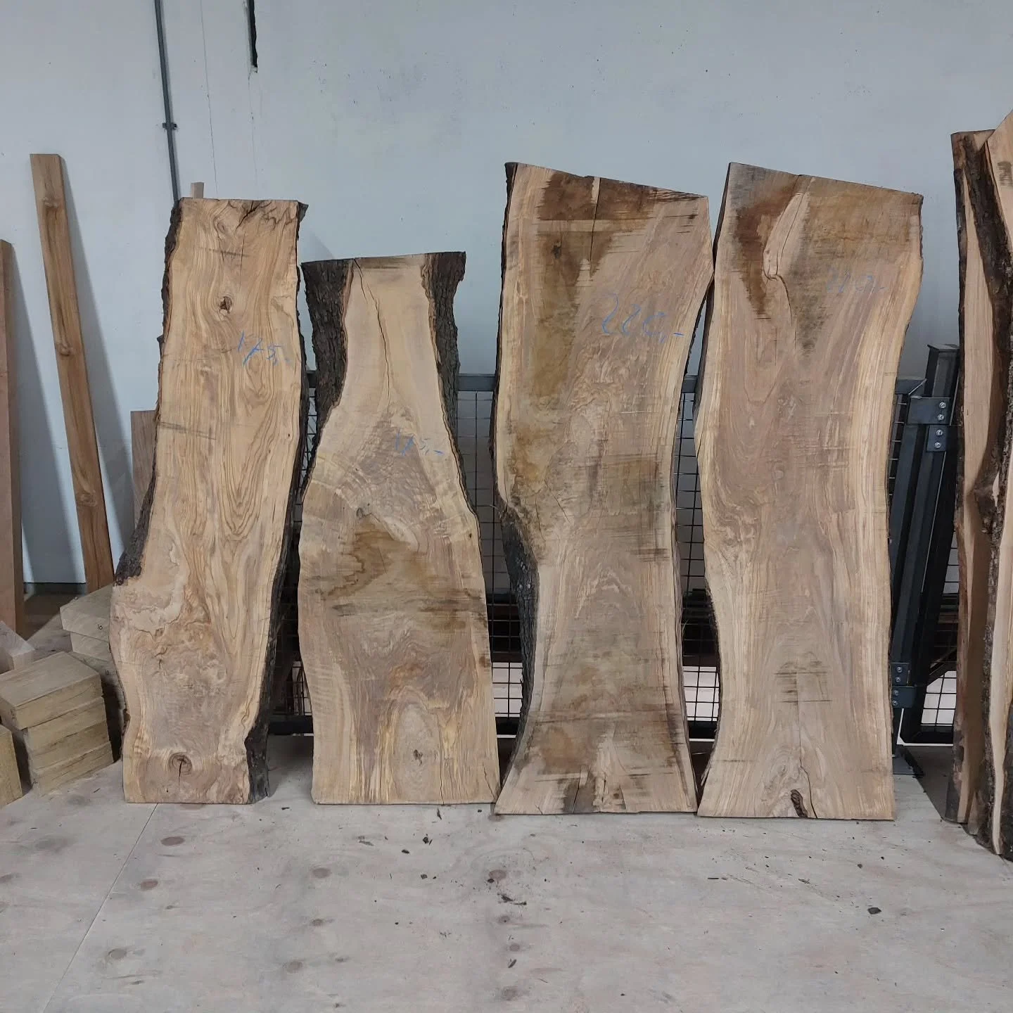 Brede delen #olijfhout 
Dikte 48a50mm
Breedtes tot 470mm !!

#lovemyjob