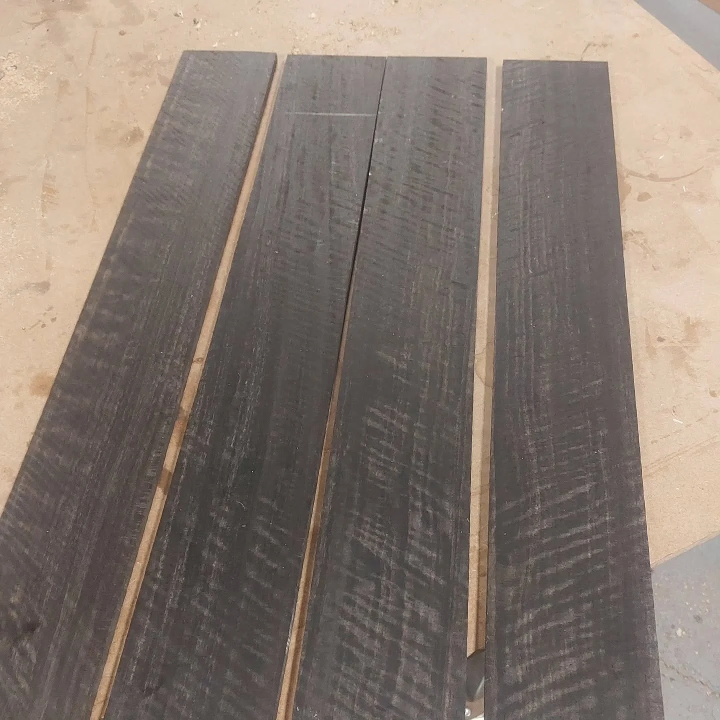 #flamedebony  Wat een tekening!!

#fretboard