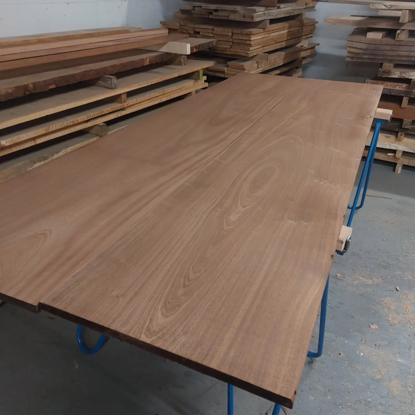 Iemand nog een buro of een tafel nodig ?

#lovemyjob