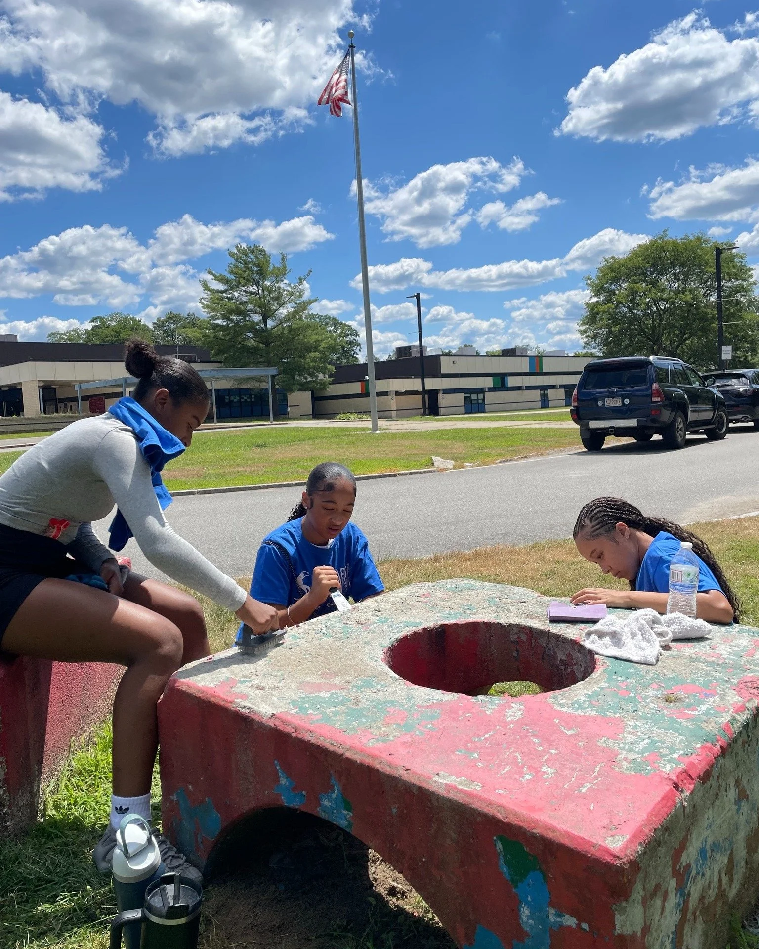 Anything is possible when Brockton kids lead the way! 💪🌱

Last week, the Brockton community came out in force to help Wildlands Trust and Manomet Conservation Sciences build an outdoor classroom at Raymond Elementary School! This hardworking, enthu
