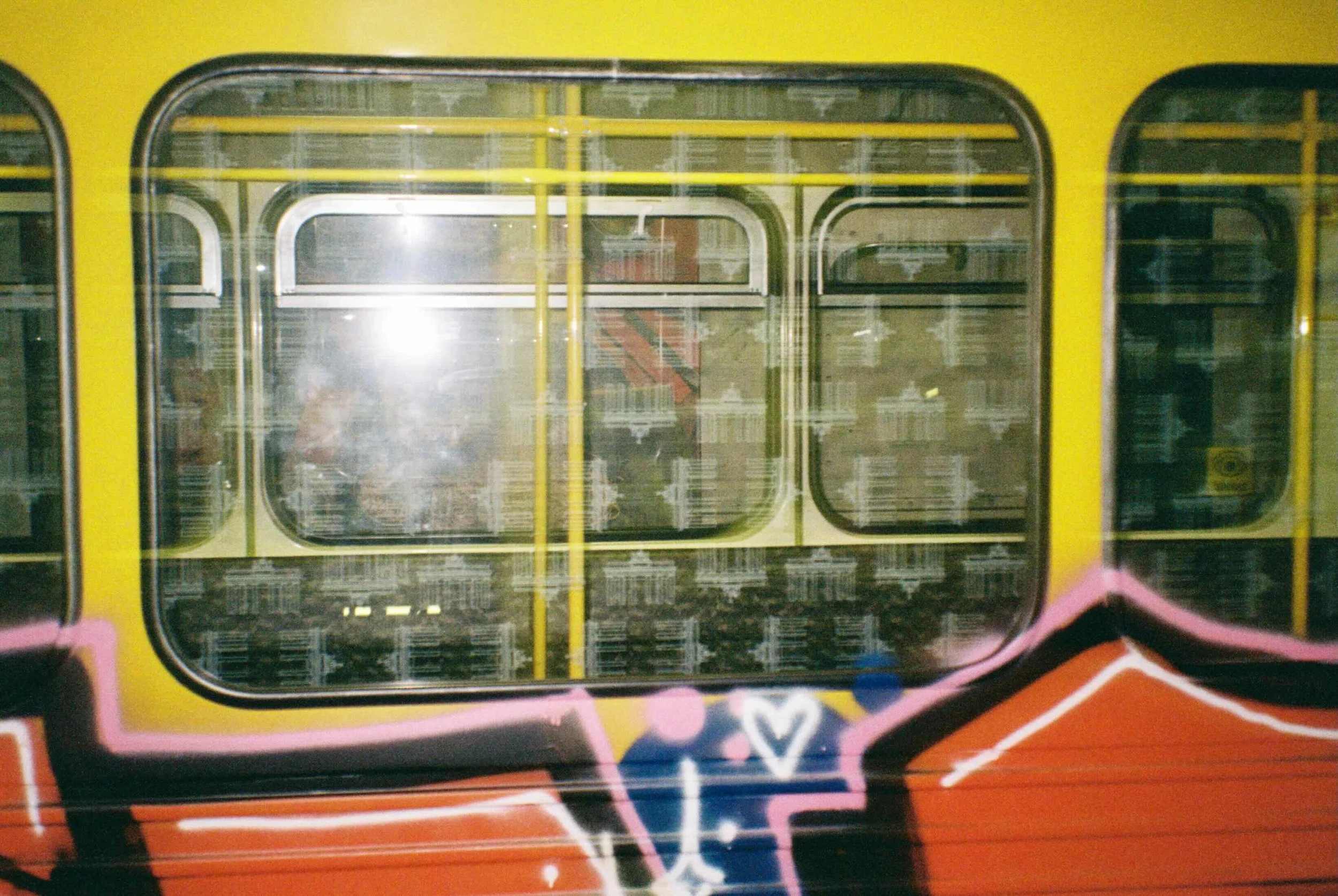 poster-ubahn-gleisdreieck-graffiti-berlin.jpeg