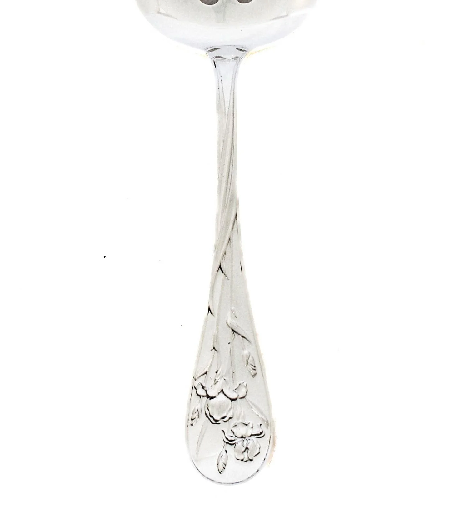 This elegant sterling silver server by Lunt Silversmiths exemplifies the refined modern classicism of the Quintessence pattern. Crafted in solid sterling silver, the piece balances sculptural grace with practical utility, a hallmark of Lunt&rsquo;s m