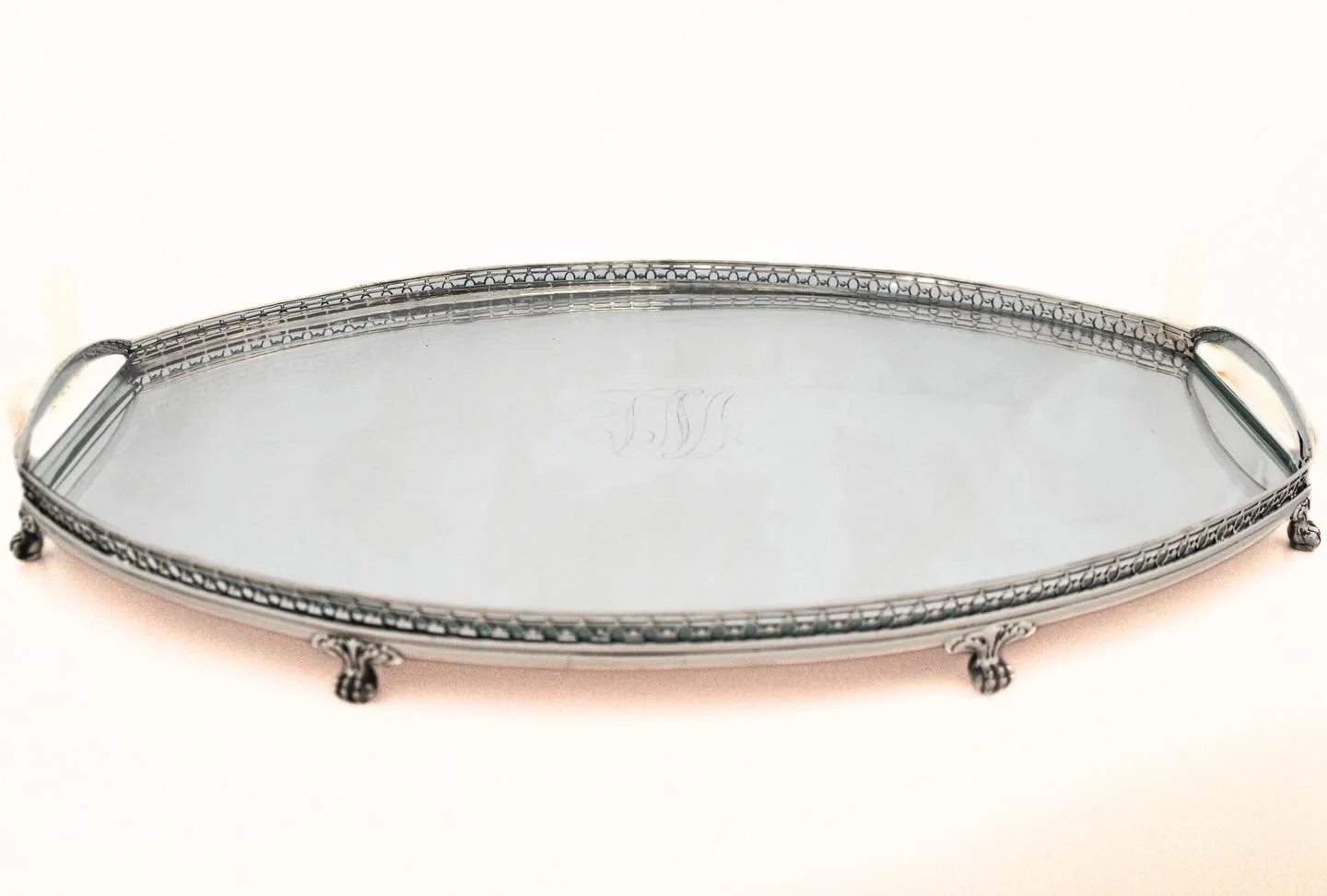 A study in quiet luxury ✨
This elegant gallery tray by Tiffany &amp; Co. is everything one hopes for in classic American sterling&mdash;clean lines, a refined pierced gallery rim, graceful oval form, and sturdy feet that lift the piece just enough to