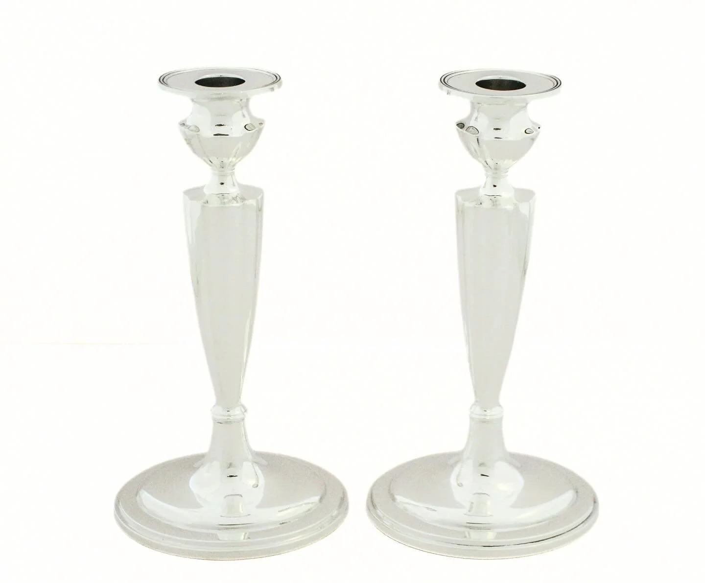 Candle lighting today is at 5:02&hellip;Shabbat Shalom &amp; have a wonderful weekend.
#sterlingsilver #silvercandlesticks #candlesticks #sassonfinesilver #silverdealerextraordinaire