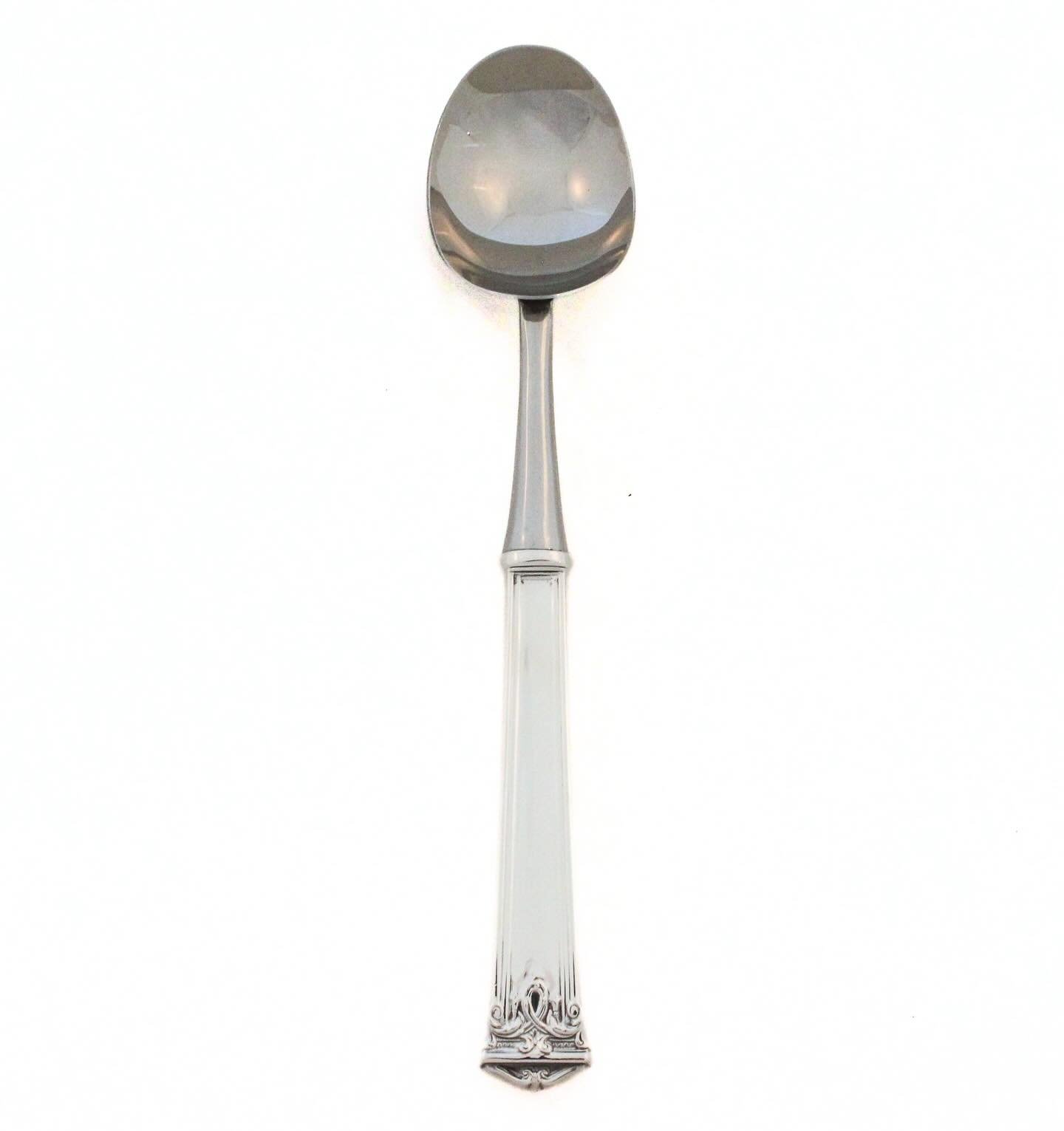 When the sidewalks look like someone dropped a giant scoop of vanilla overnight&hellip; ❄️
At least this scoop knows its proper assignment.
Sterling silver ice cream scoop in the elegant &ldquo;Trianon&rdquo; pattern by Tuttle Silversmiths &mdash; re