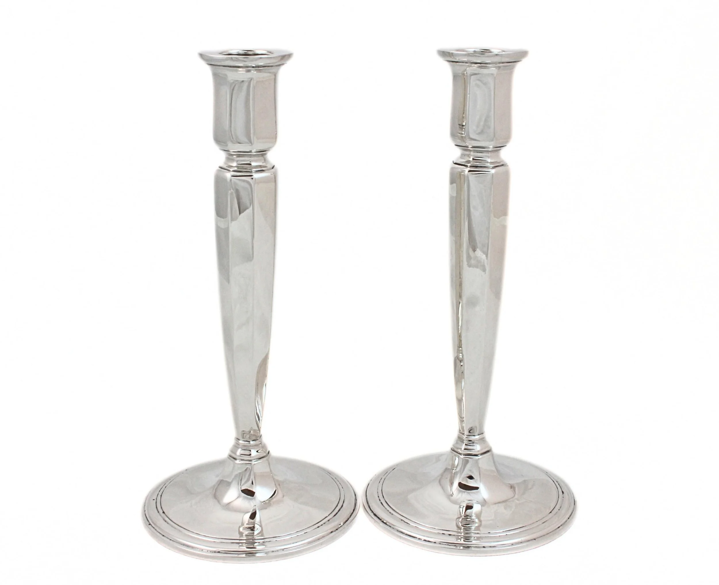 Candle lighting today is at 8:09&hellip;Shabbat Shalom.
#sterlingsilver #candlestick #tiffany #sassonfinesilver #silverdealerextraordinaire