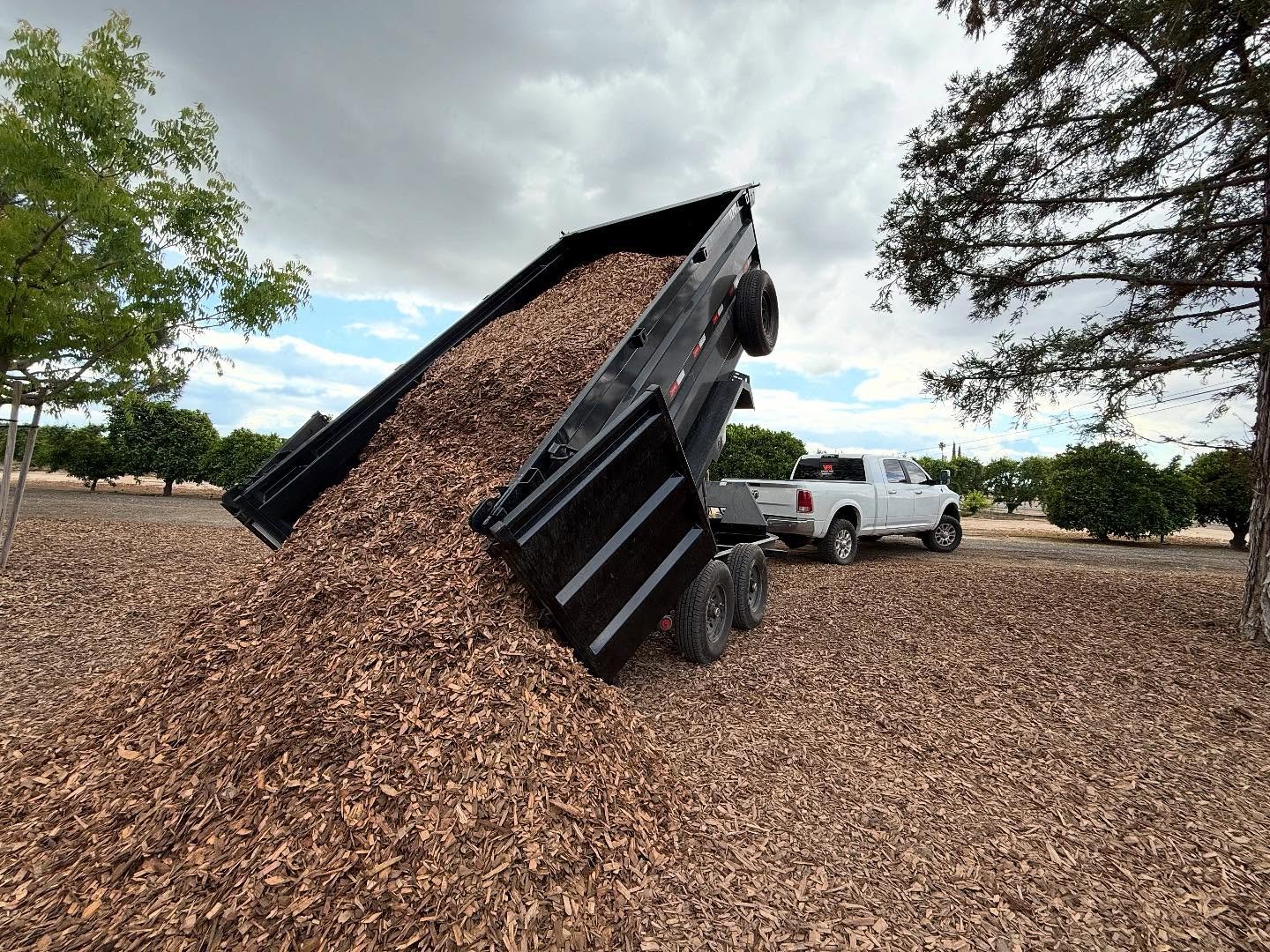 Wrapped up a huge bark order. 150 cubic yards! We still have plenty on the lot, DM us for pricing. 😎