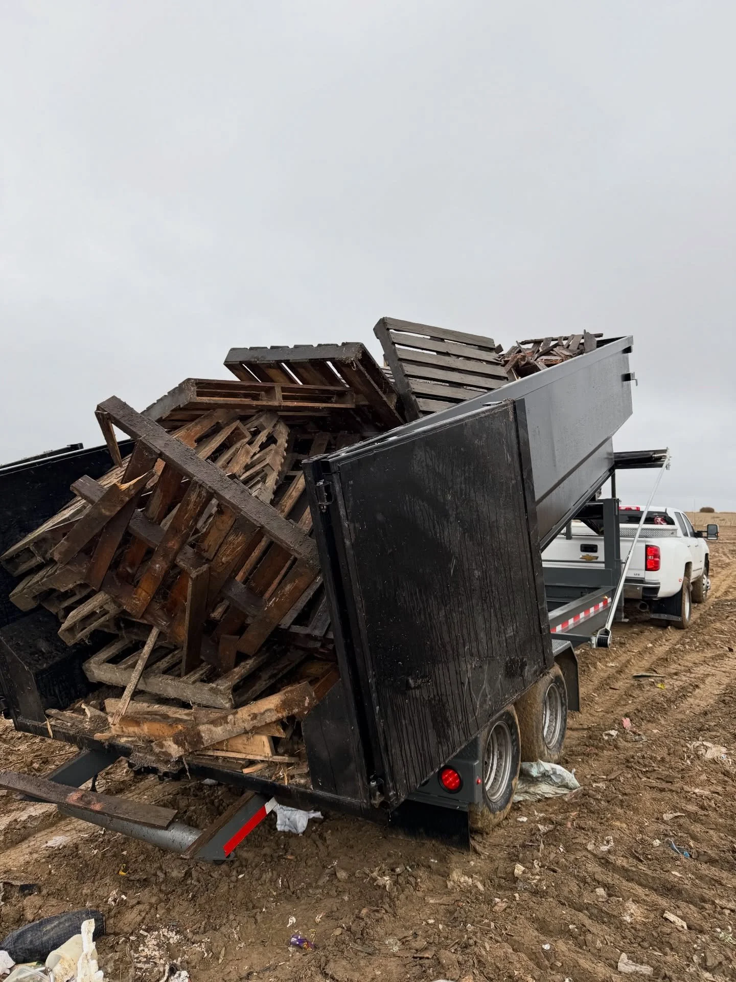 Pallets piling up? Roll off service is the solution #tularecounty #rolloff #rolloffdumpsters #valleyproremoval
