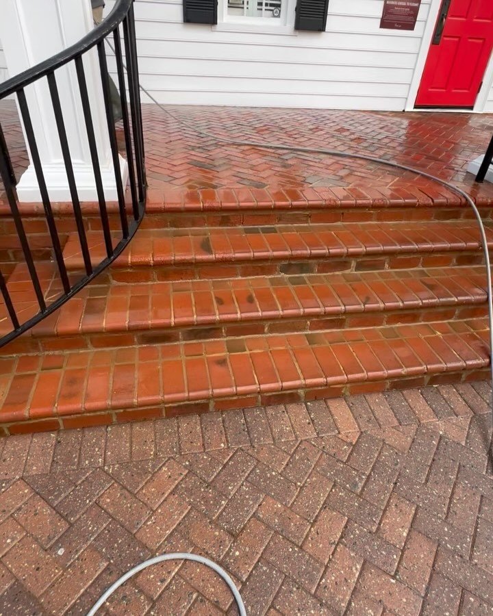 💦💦🏢💦💦

This bricked section has heavy efflorescence coming from the brick, so we dry scrubbed the surface, followed by an acid mix, then a pressure wash using 200 degree water for a clean finish.  The surface will be sealed once dry for a comple