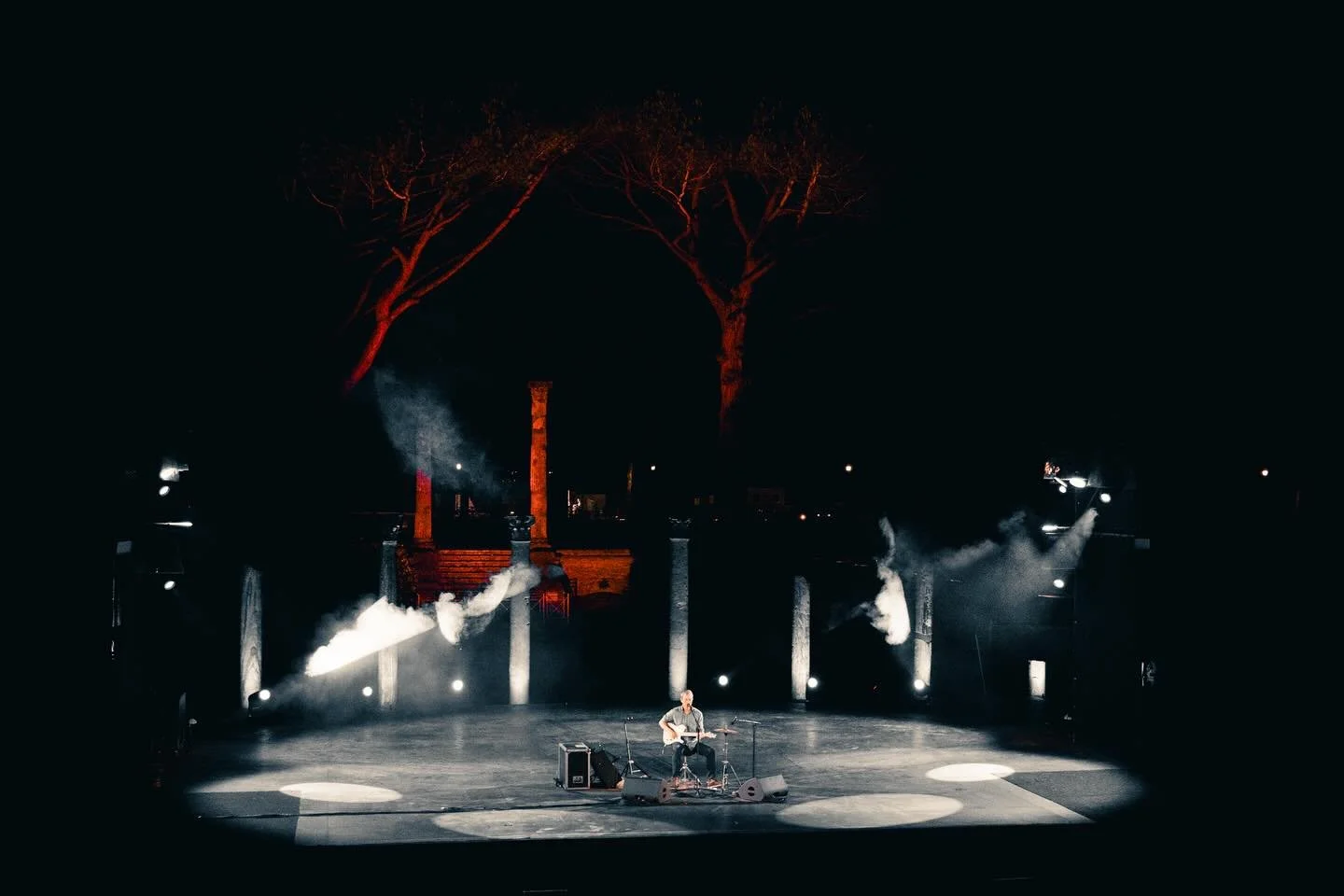 A hot summer night with a thousand emotions with the music of @official.bill.callahan in the scenery of ancient Rome

That&rsquo;s my shots📸 for @mono.foundation e @romasummerfest 

#livemusicphotography #livemusicphotographer #liveconcertphotograph