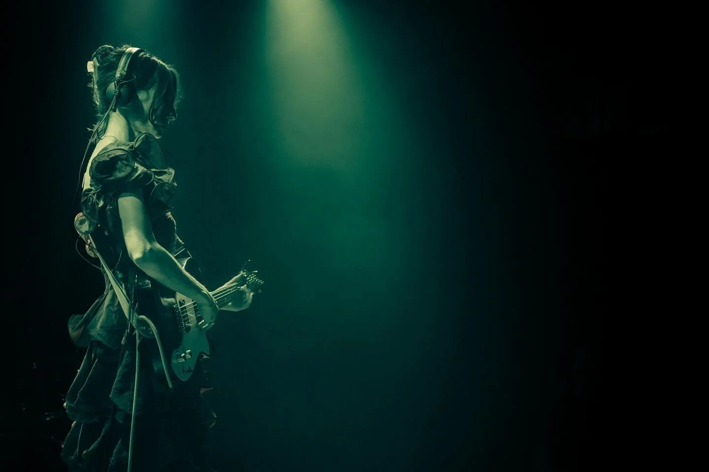 Great summer night in #Rome with wonderfull  music of @kinghannahmusic 🔥🔥🔥

That&rsquo;s my shots 📸 for @mono.foundation e @monkroma 

#livemusicphoto #livemusicphotography #concertphotography📷 #livemusicphotographer #kinghannah #bigswimmer