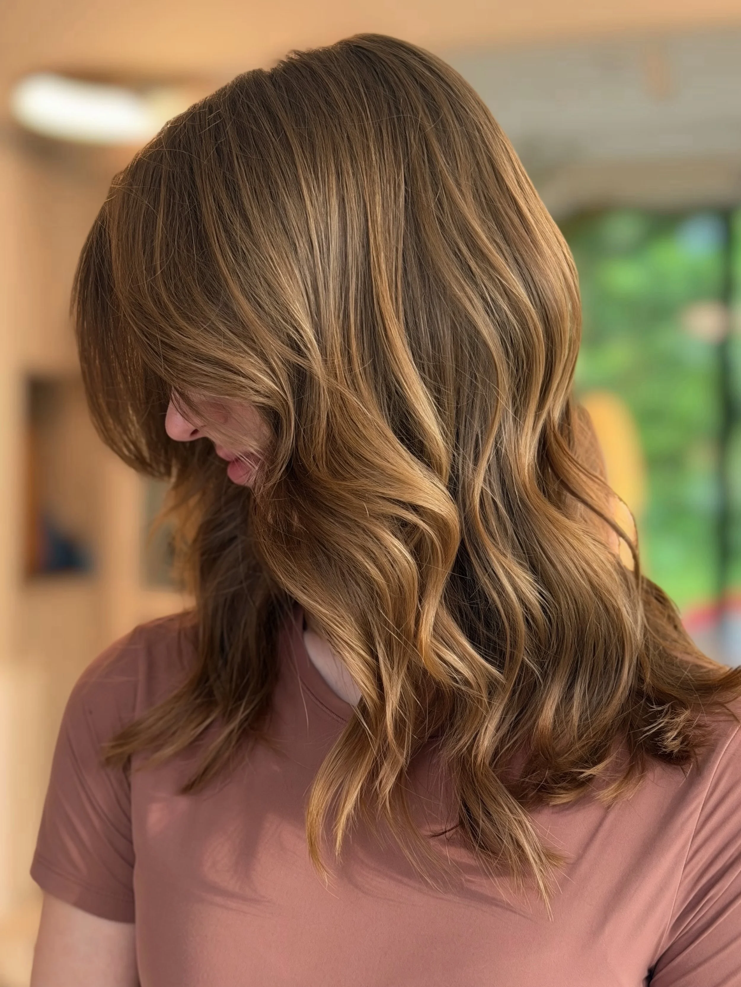 A soft butterfly cut with movement and face-framing layers. 🦋 ✨

This shape works beautifully when someone wants to keep length while creating more softness and lightness around the face.

One of the things I love about this cut is that it brings mo