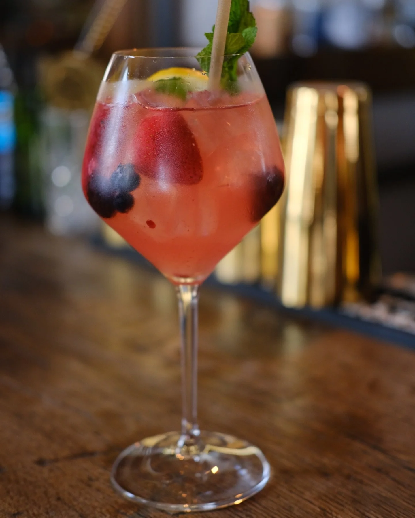 postcards from pocomo @ethosnantucket. A refreshing twist on your summer spritz! 
.
Featuring @greatpointvineyards pocomo ros&eacute;, fresh mint, elderflower, bubbles and freshly squeezed lemon. The perfect summer drink for golden hour and beyond. 
