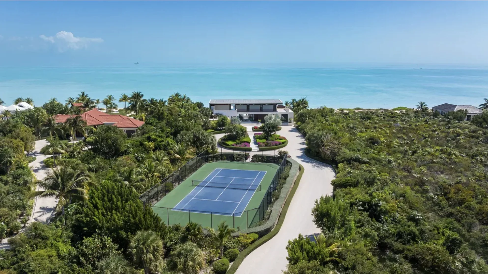 Bring a vacation focused on tennis to life