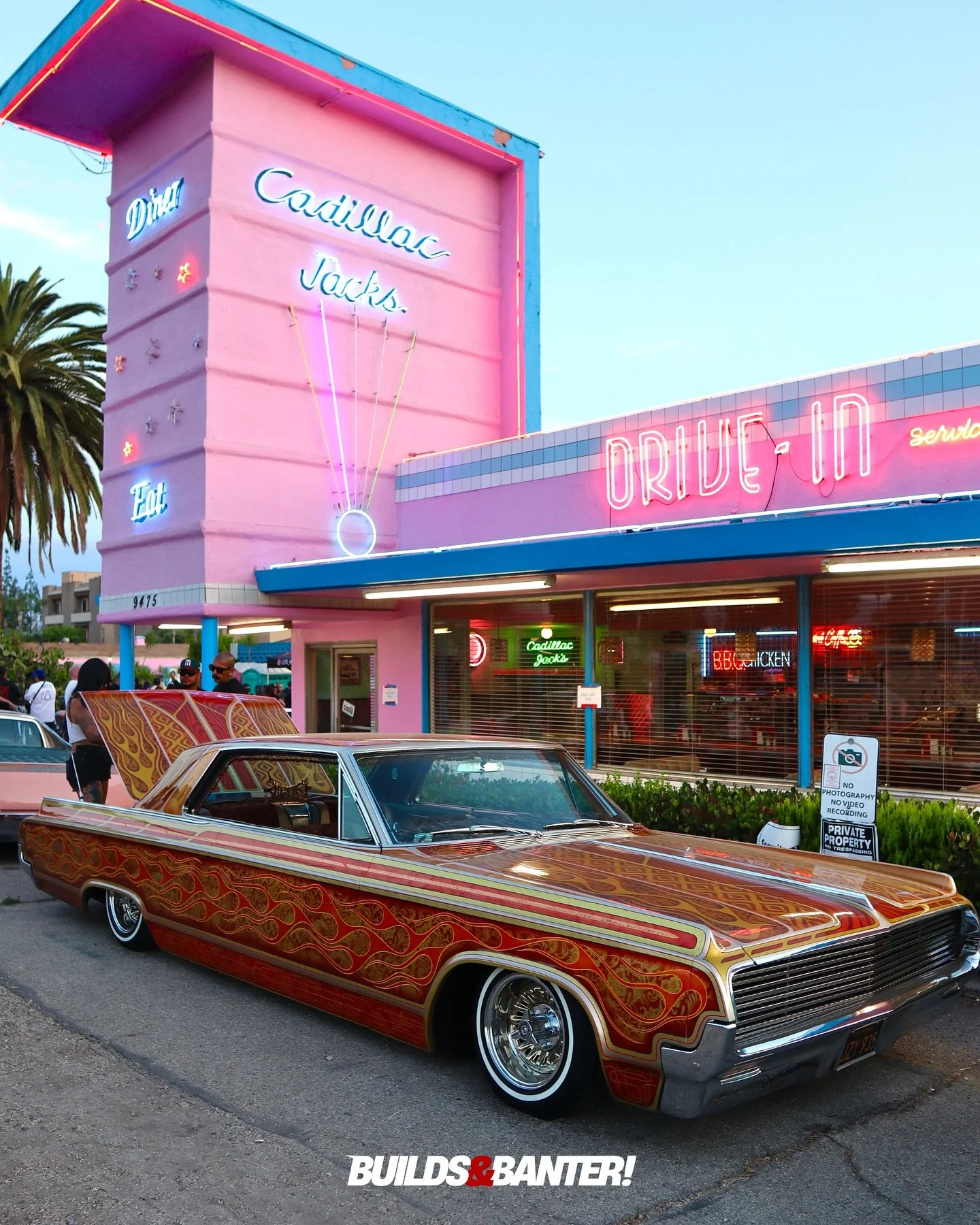 Lowriders, sunsets, and palm trees. Nobody does it better than Cali 🌴 don&rsquo;t just scroll, really slow down and appreciate the art work.
#Lowrider #CandyPaint #PinkMotel